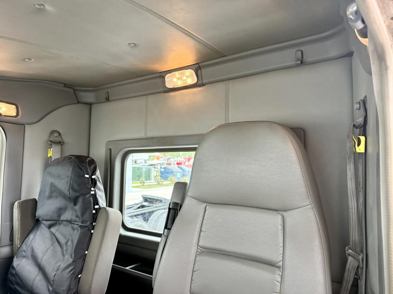 2018 Kenworth W900 in New Lenox, IL — photo 20
