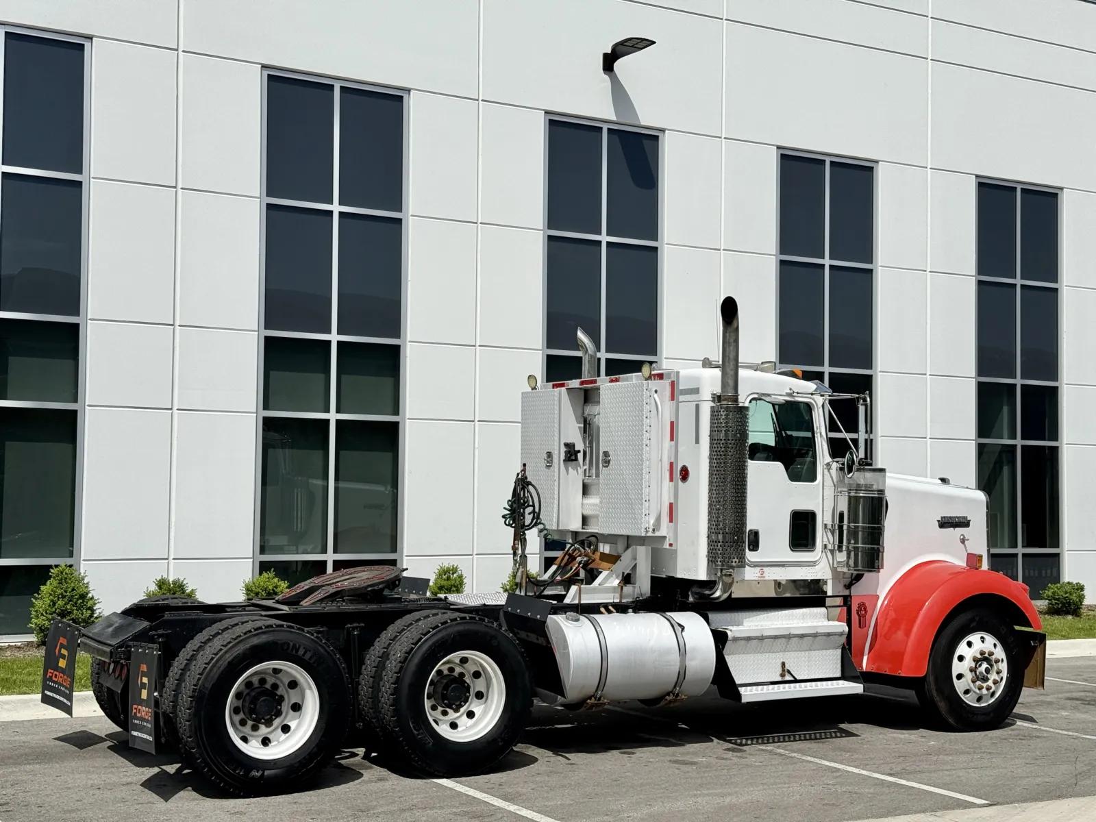 2003 Kenworth W900 in New Lenox, IL — photo 5
