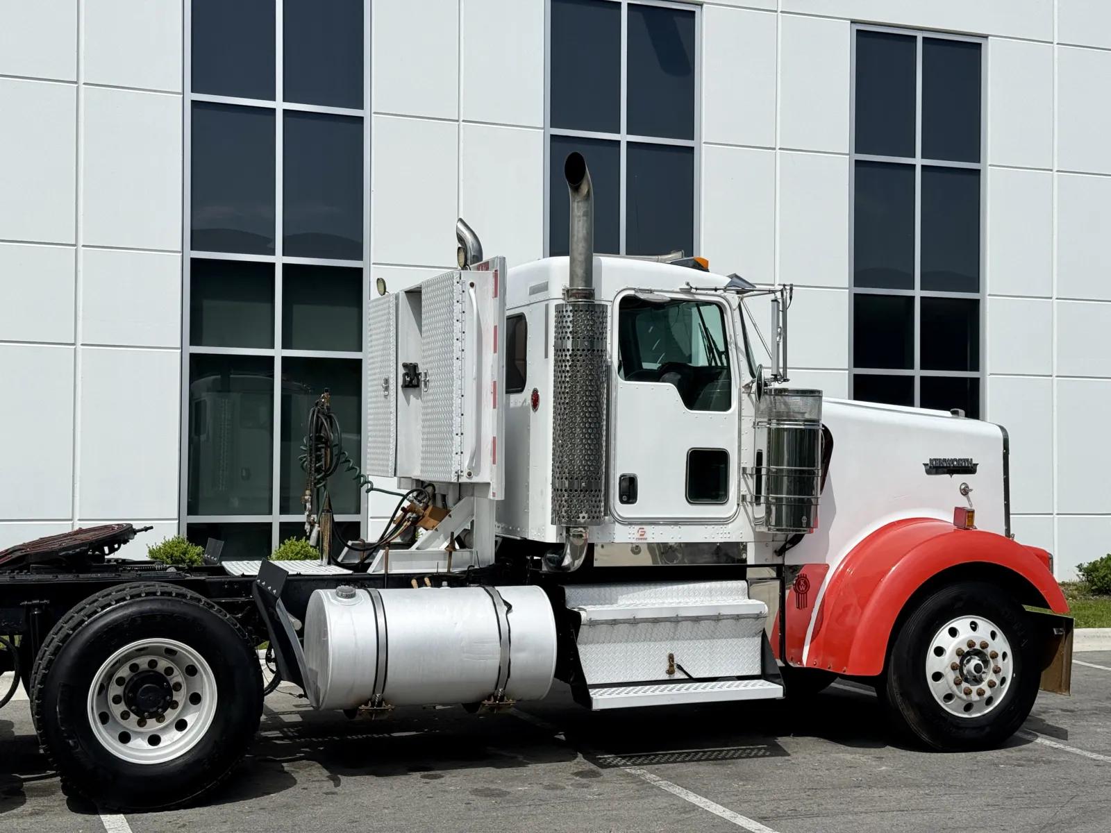 2003 Kenworth W900 in New Lenox, IL — photo 7