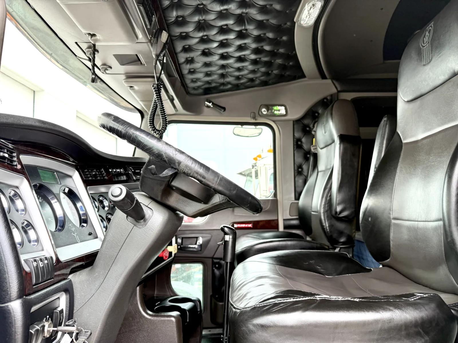 2019 Kenworth T800 in New Lenox, IL — photo 26