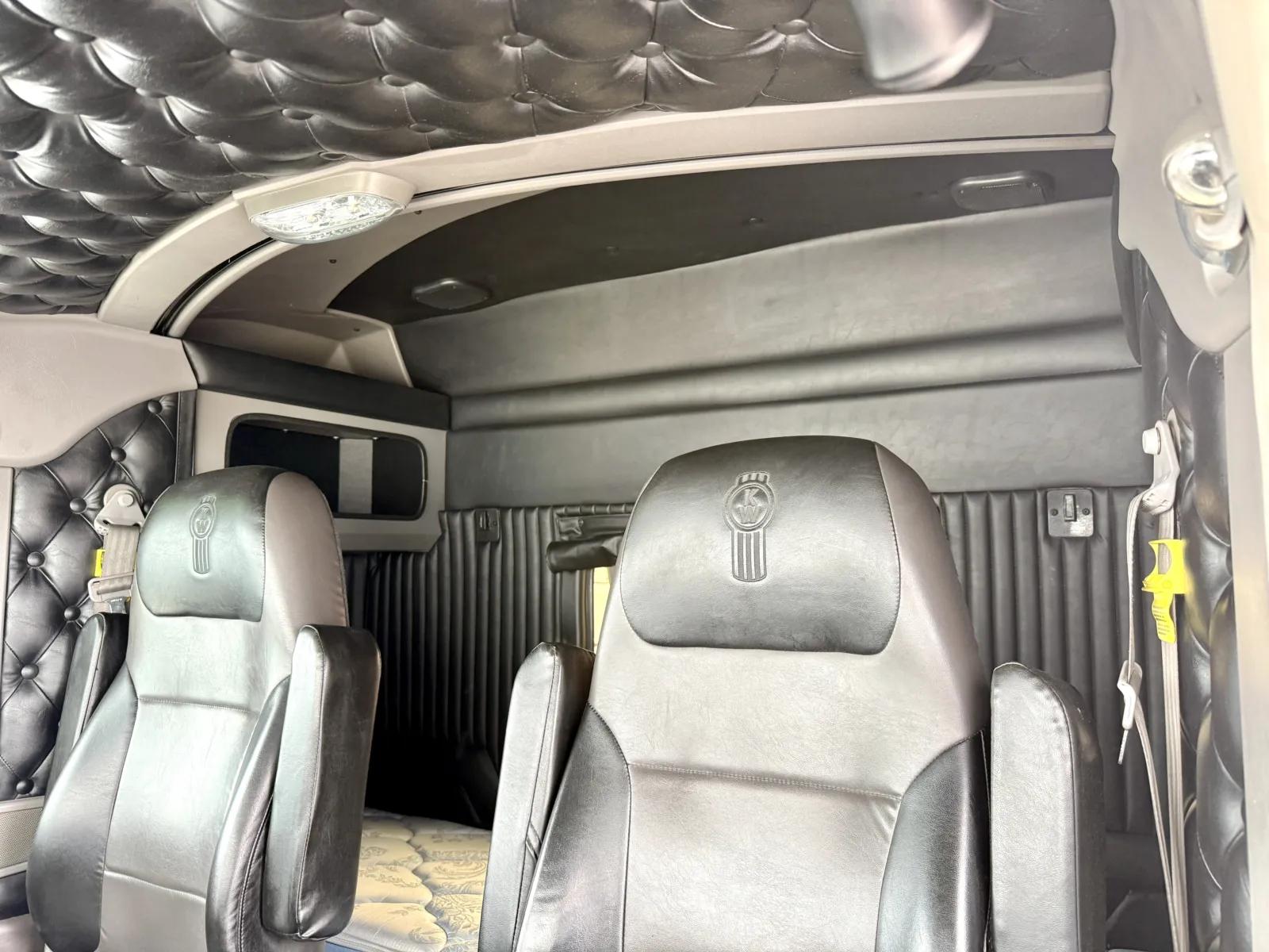 2019 Kenworth T800 in New Lenox, IL — photo 32