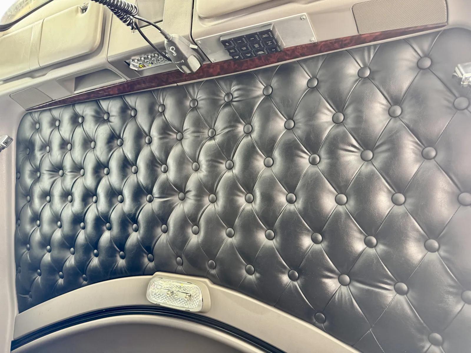 2019 Kenworth T800 in New Lenox, IL — photo 33