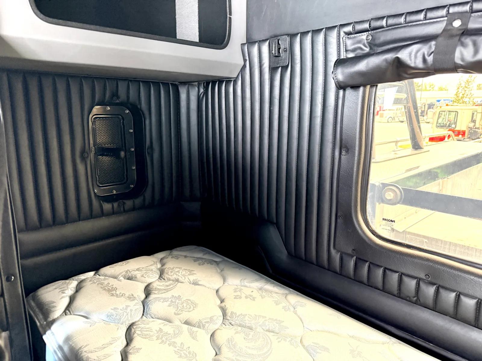2019 Kenworth T800 in New Lenox, IL — photo 34
