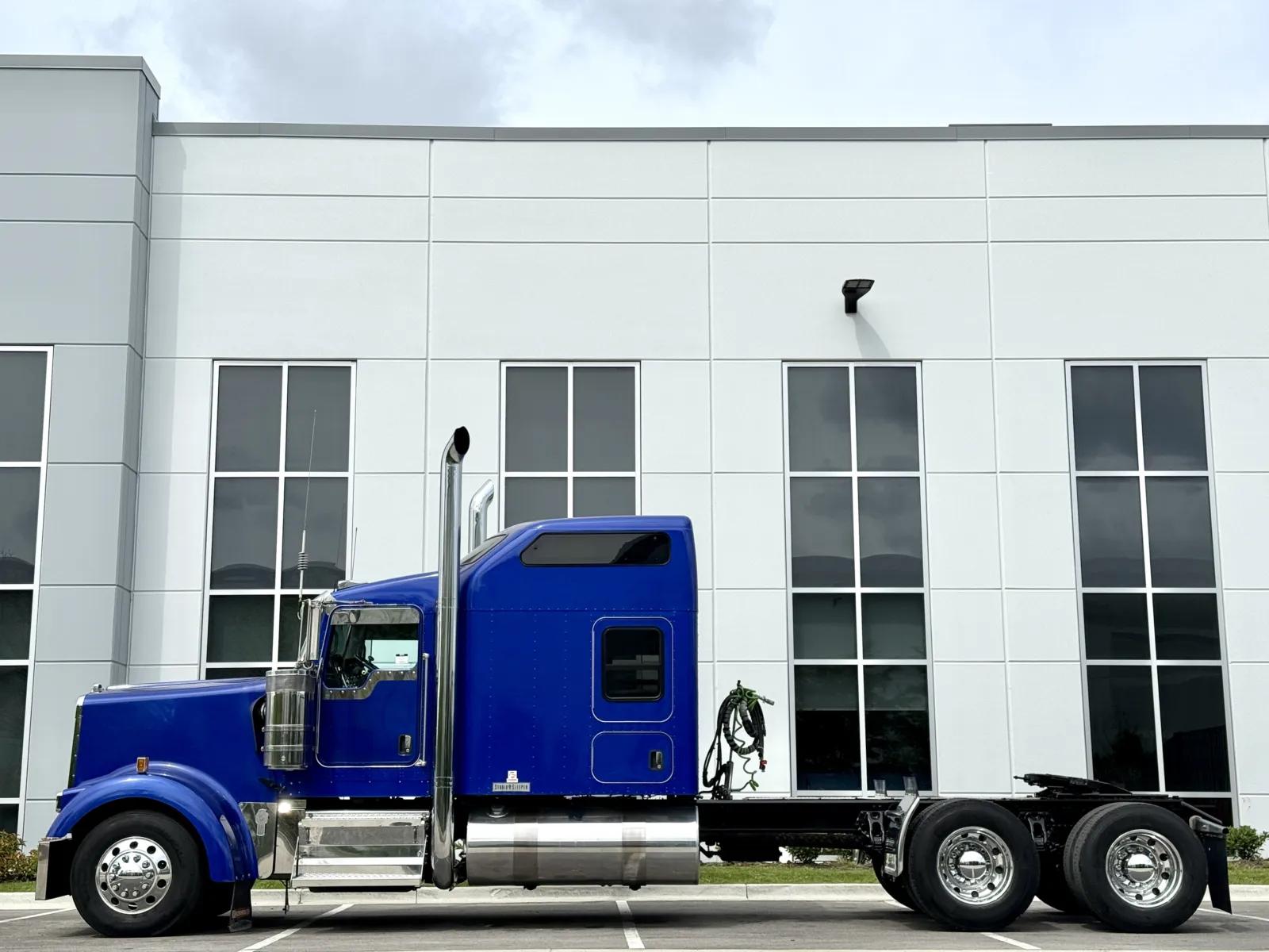 2019 Kenworth W900 in New Lenox, IL — photo 4