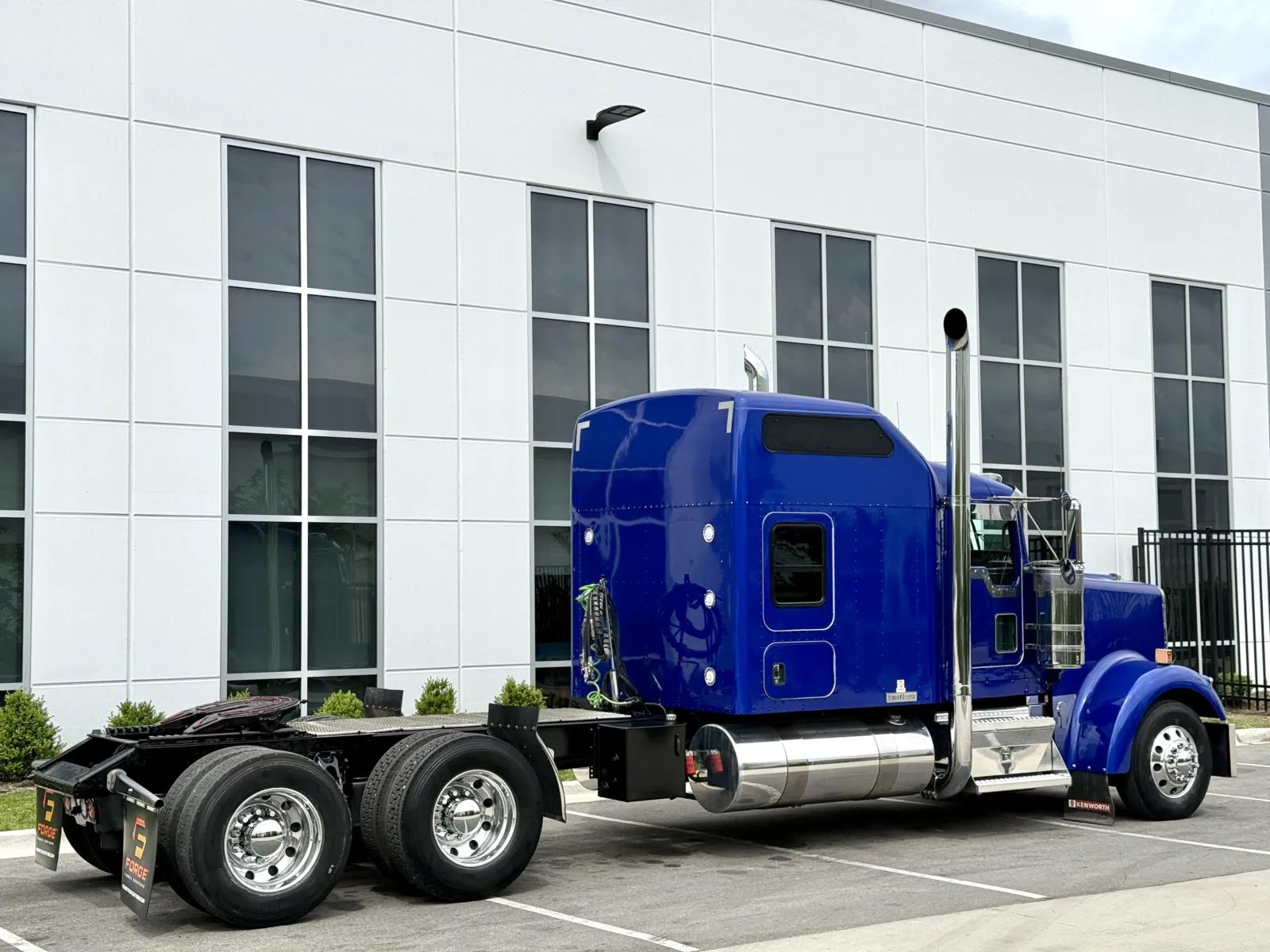 2019 Kenworth W900 in New Lenox, IL — photo 5