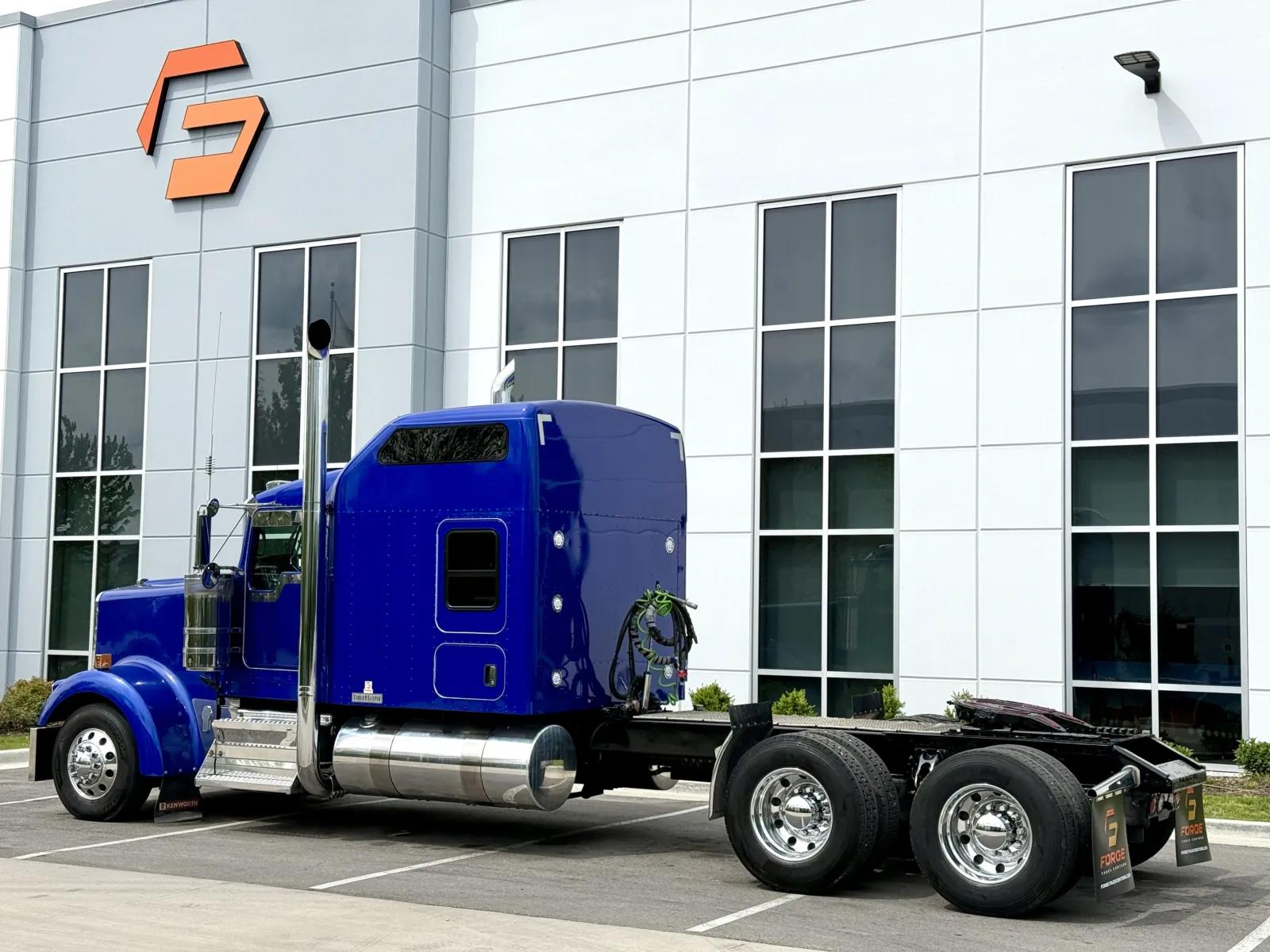 2019 Kenworth W900 in New Lenox, IL — photo 6