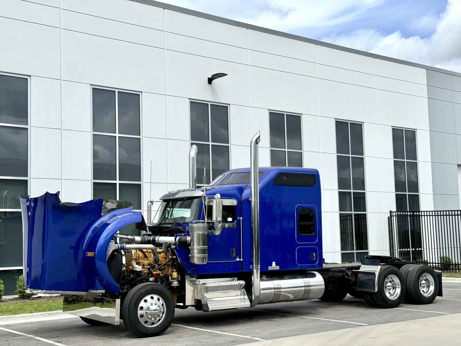 2019 Kenworth W900 in New Lenox, IL — photo 10