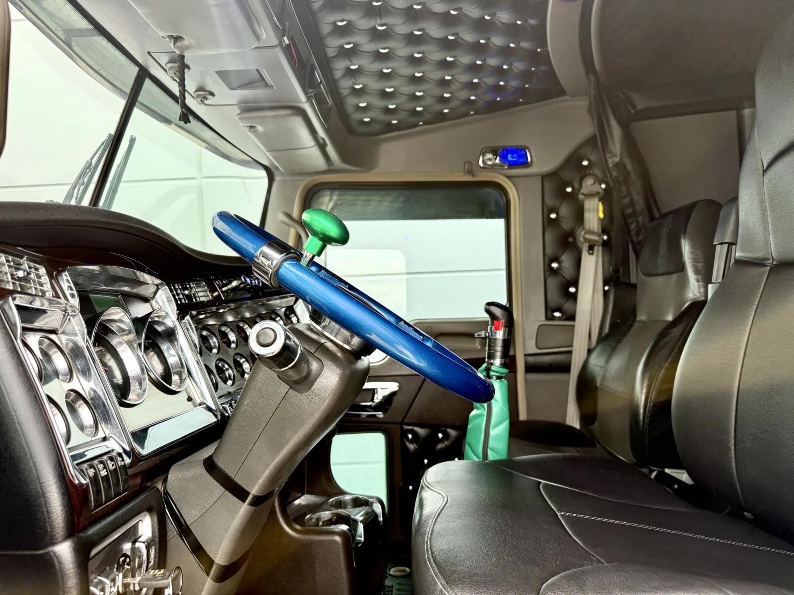 2019 Kenworth W900 in New Lenox, IL — photo 14