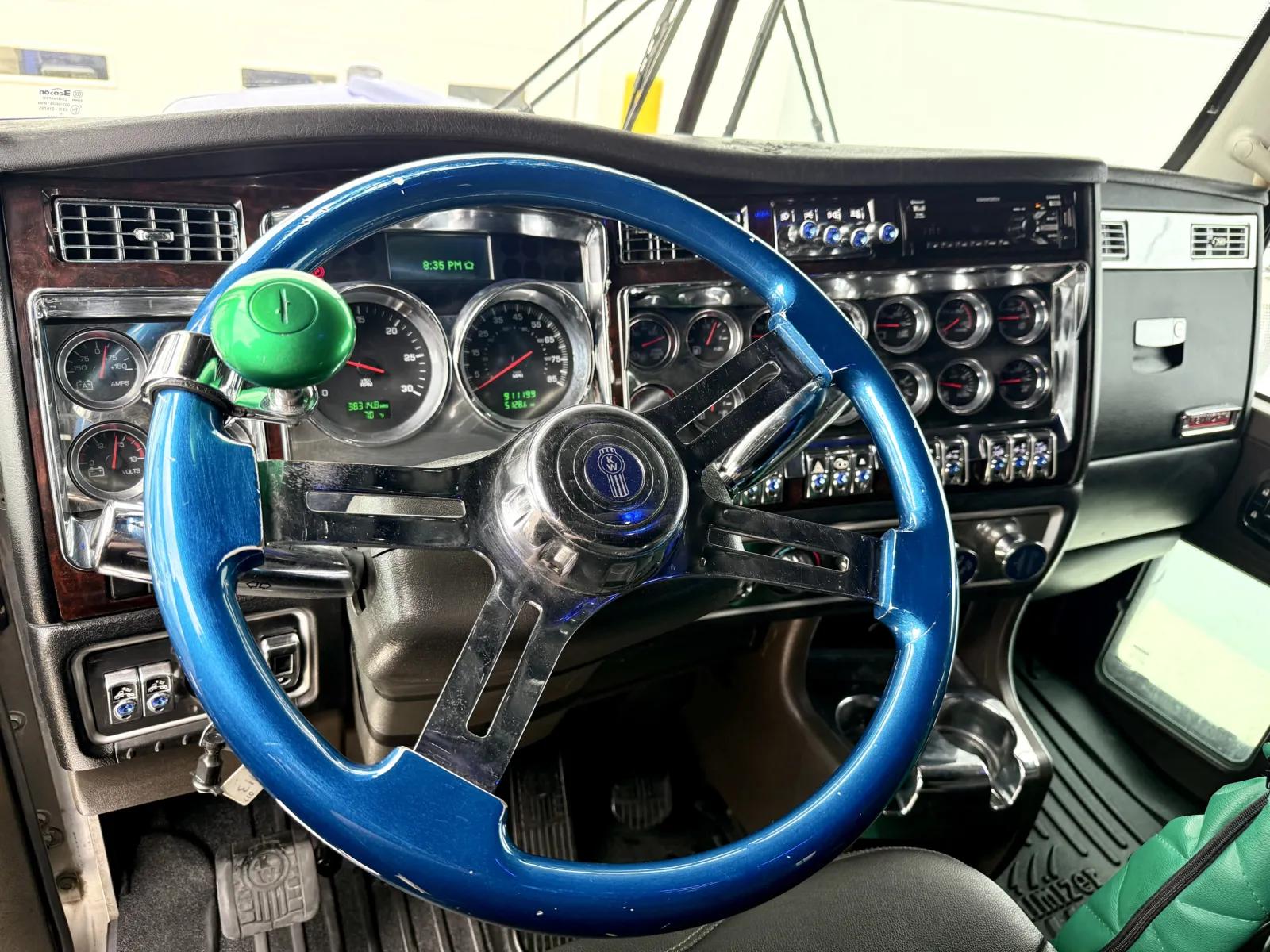 2019 Kenworth W900 in New Lenox, IL — photo 15