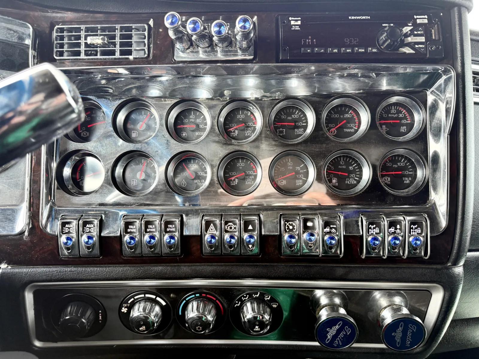 2019 Kenworth W900 in New Lenox, IL — photo 18