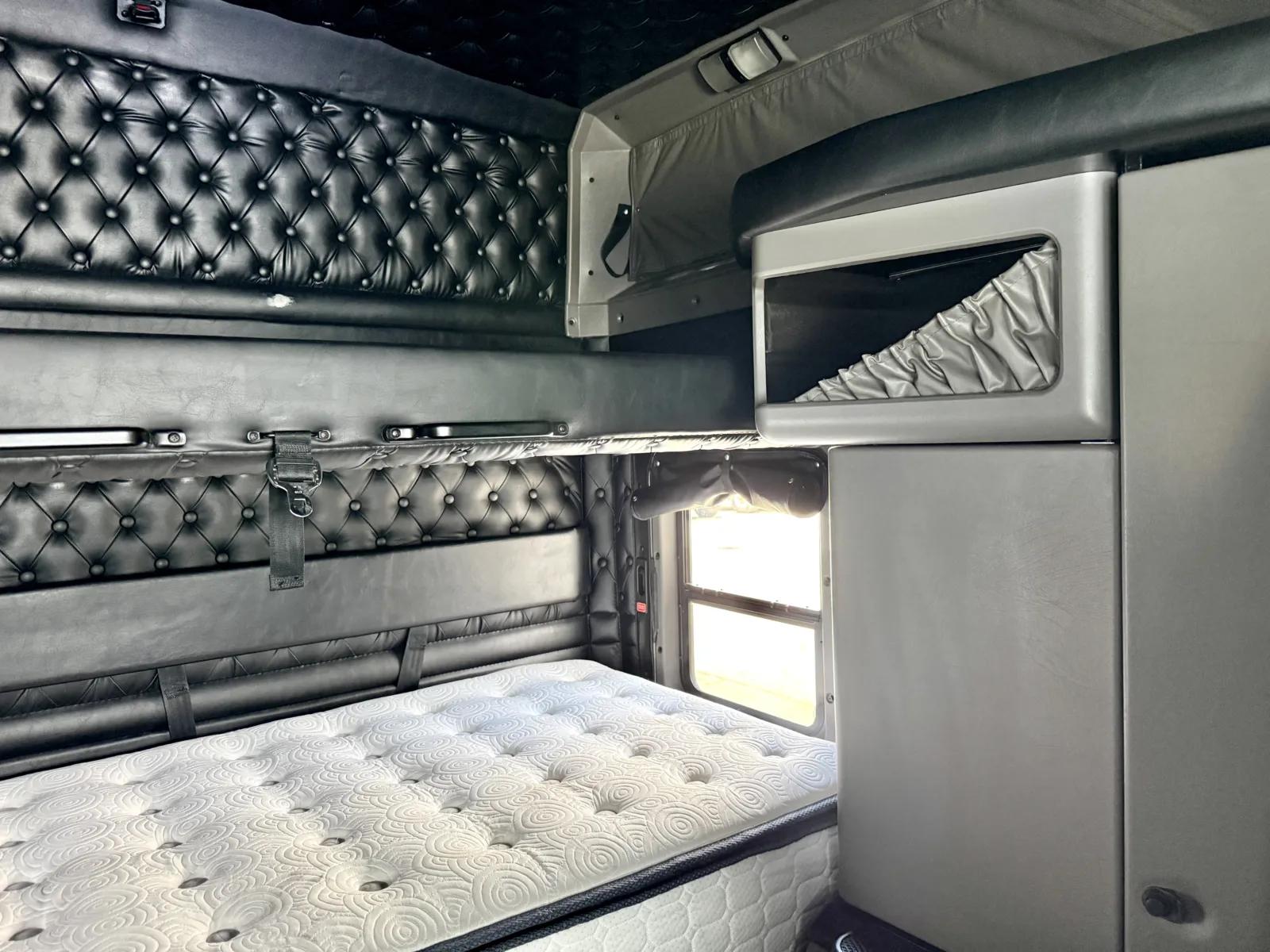 2019 Kenworth W900 in New Lenox, IL — photo 24