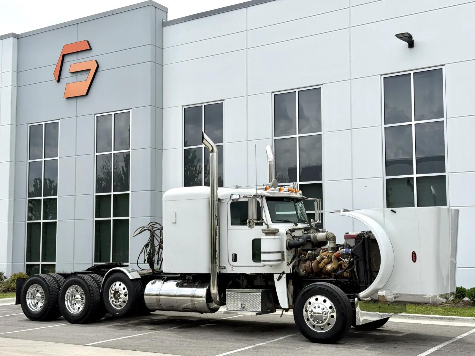 2009 Peterbilt 388 in New Lenox, IL — photo 9