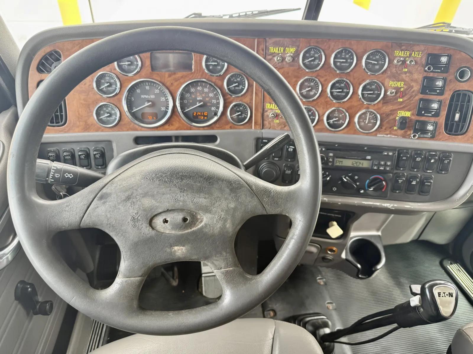 2009 Peterbilt 388 in New Lenox, IL — photo 16