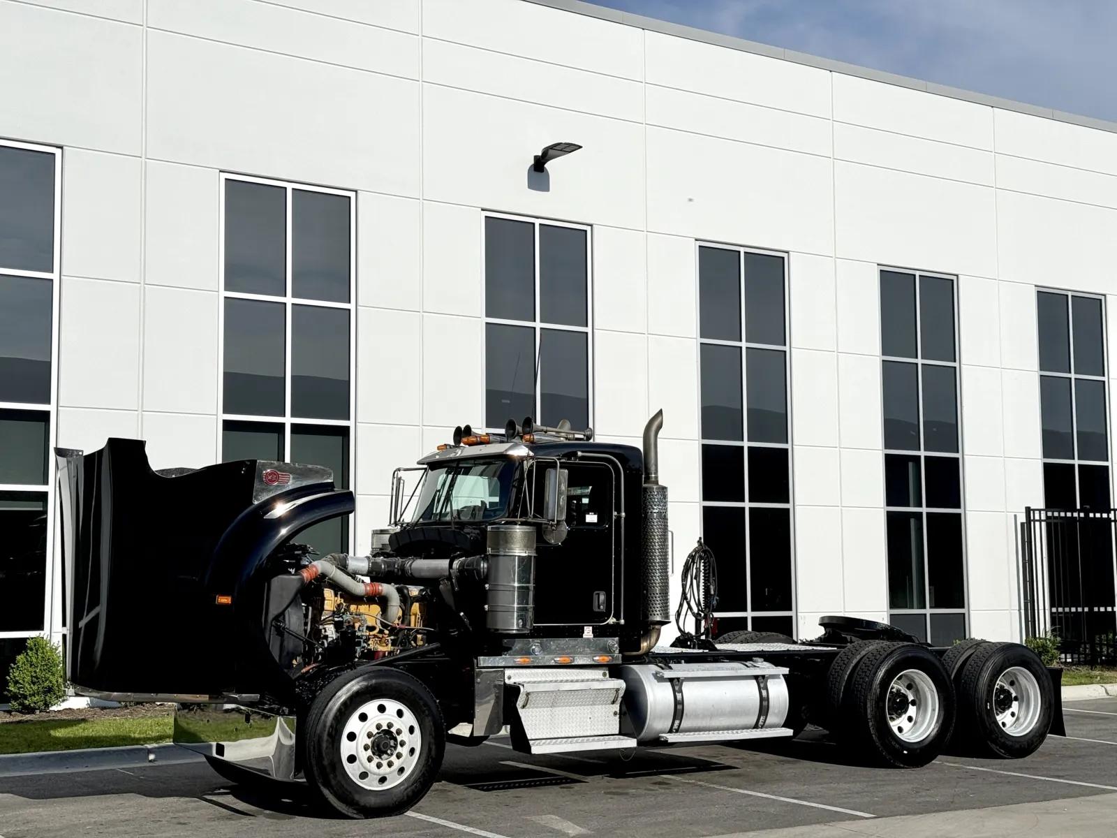 2004 Kenworth W900 in New Lenox, IL — photo 10