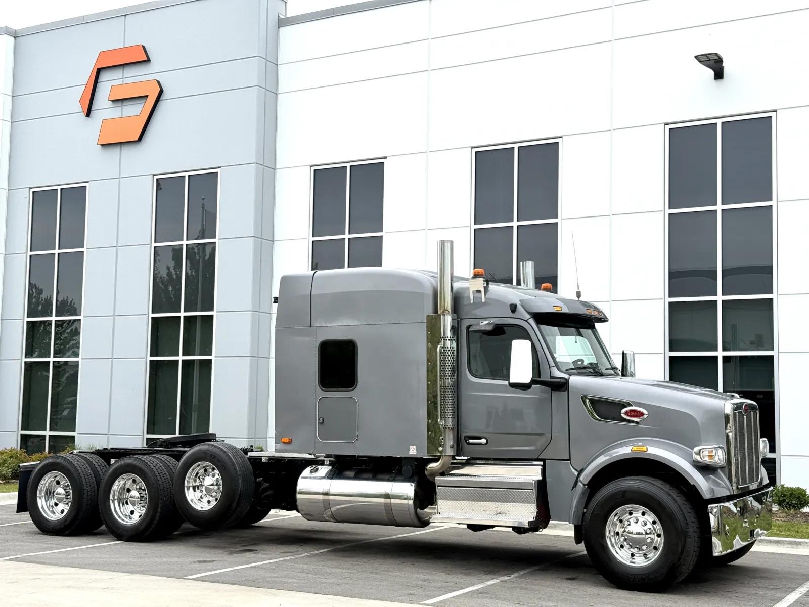 2025 Peterbilt 567 in New Lenox, IL — photo 2