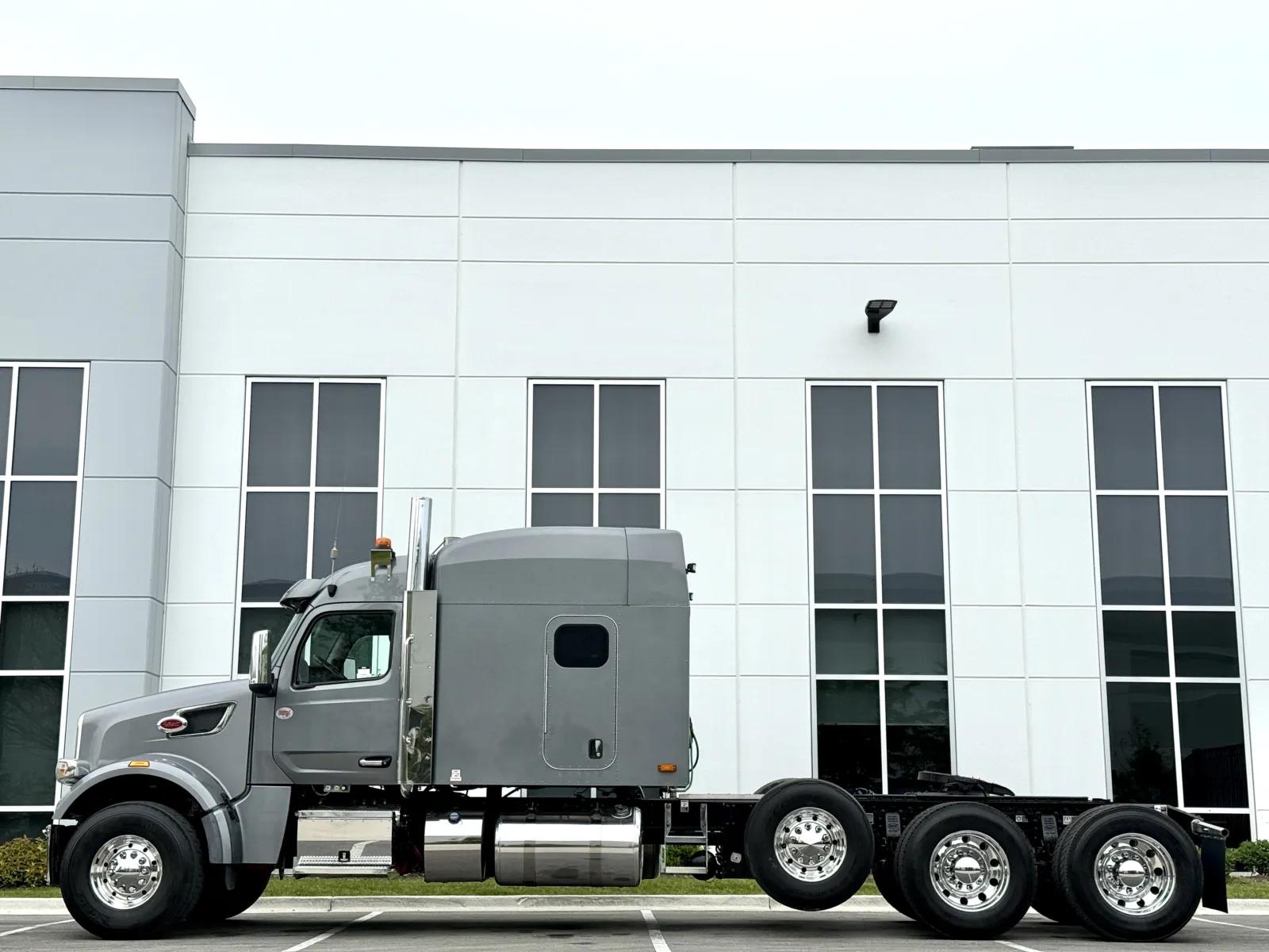 2025 Peterbilt 567 in New Lenox, IL — photo 4
