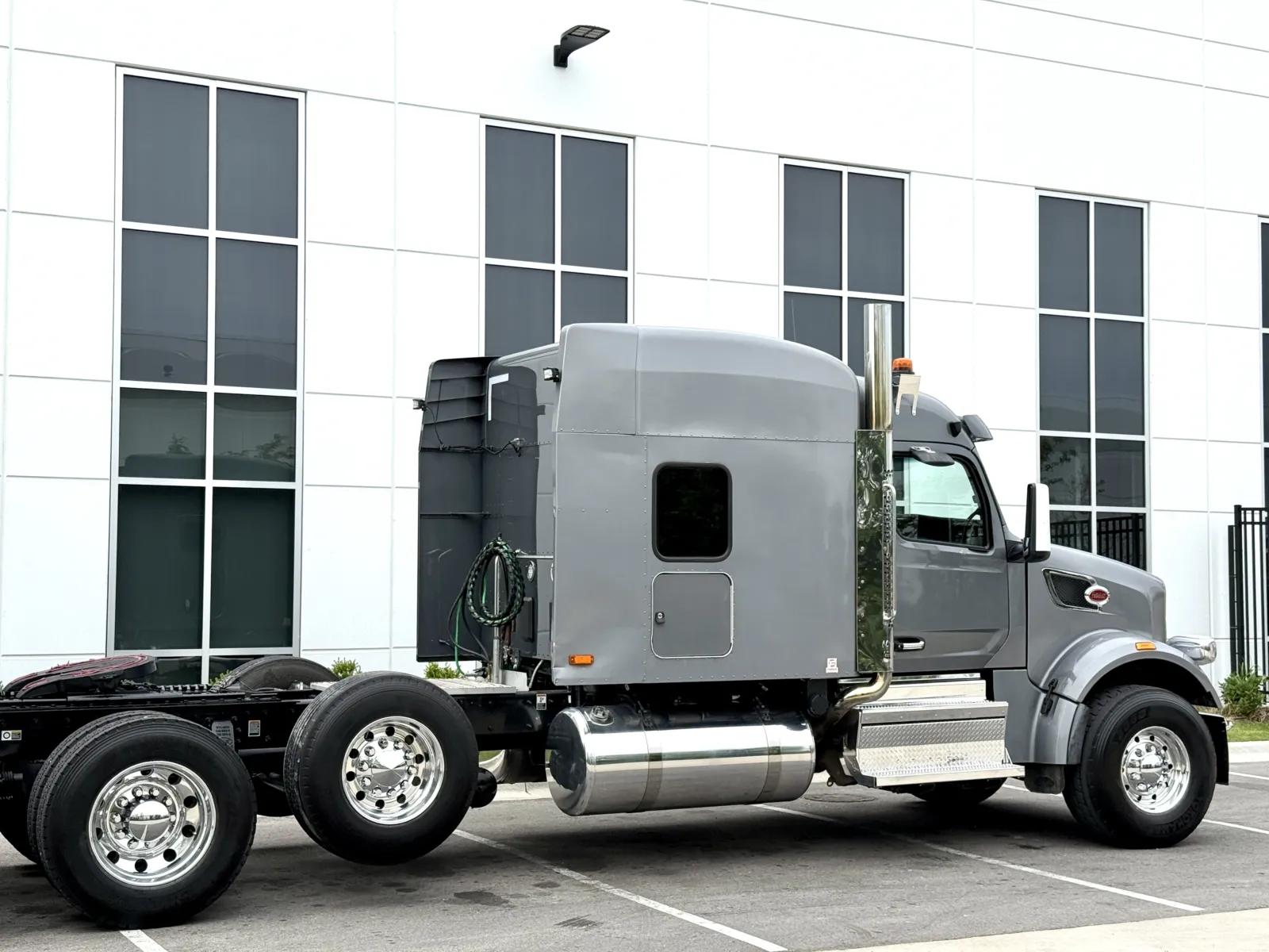 2025 Peterbilt 567 in New Lenox, IL — photo 7