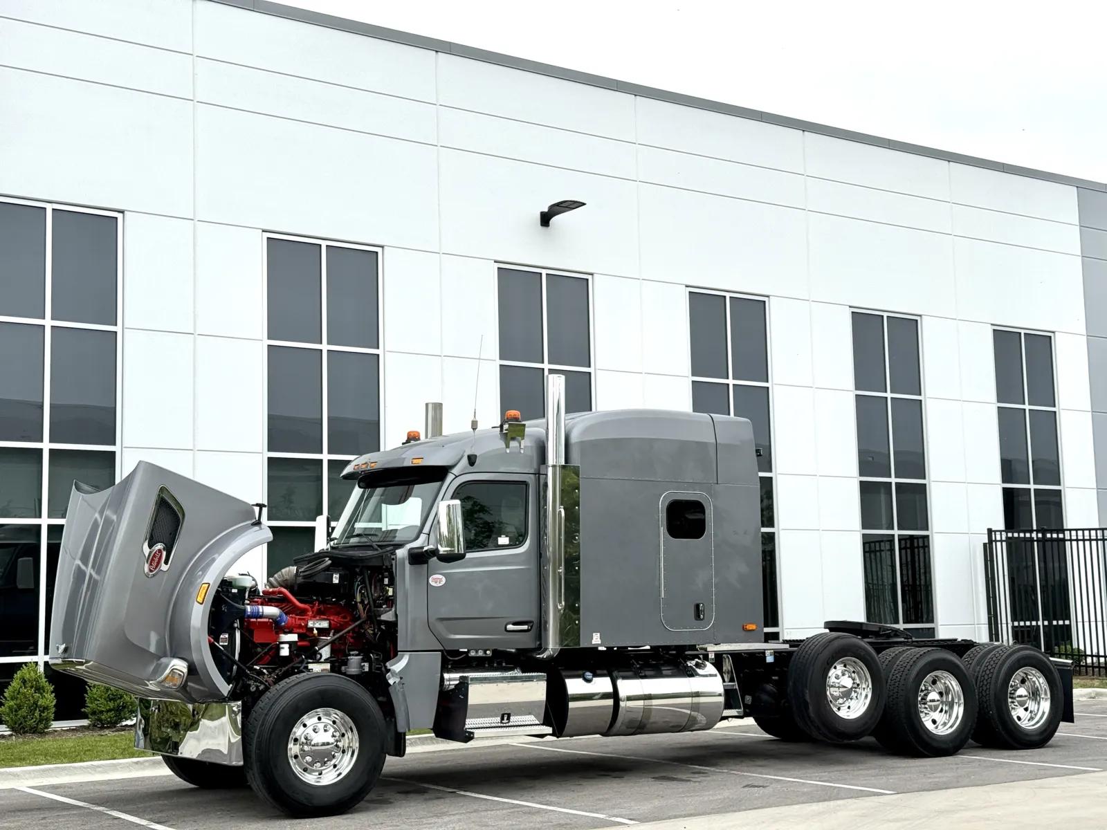 2025 Peterbilt 567 in New Lenox, IL — photo 10