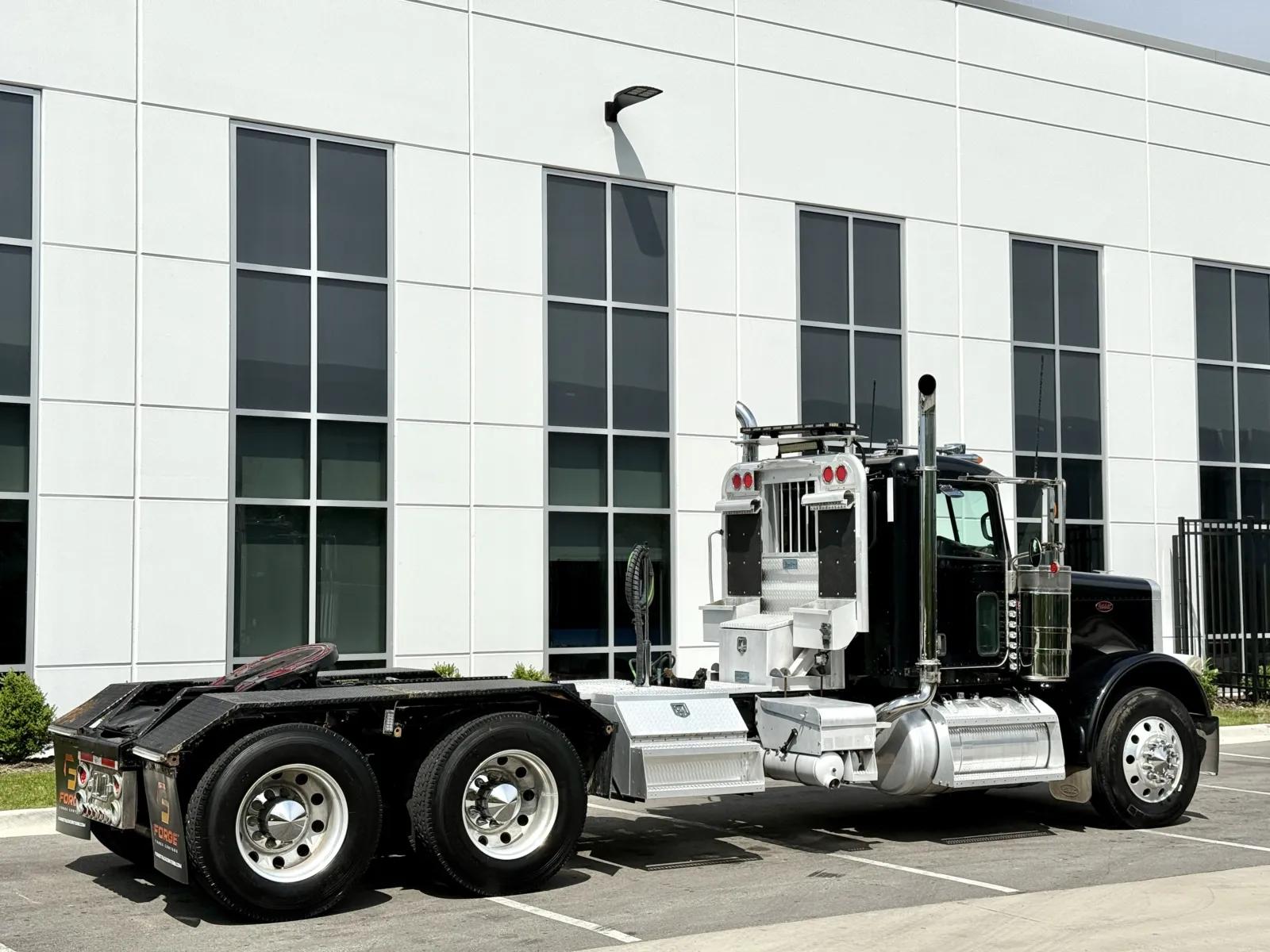2006 Peterbilt 379 in New Lenox, IL — photo 5