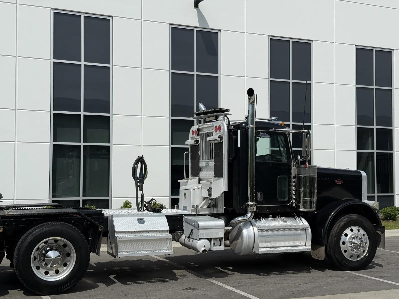 2006 Peterbilt 379 in New Lenox, IL — photo 7
