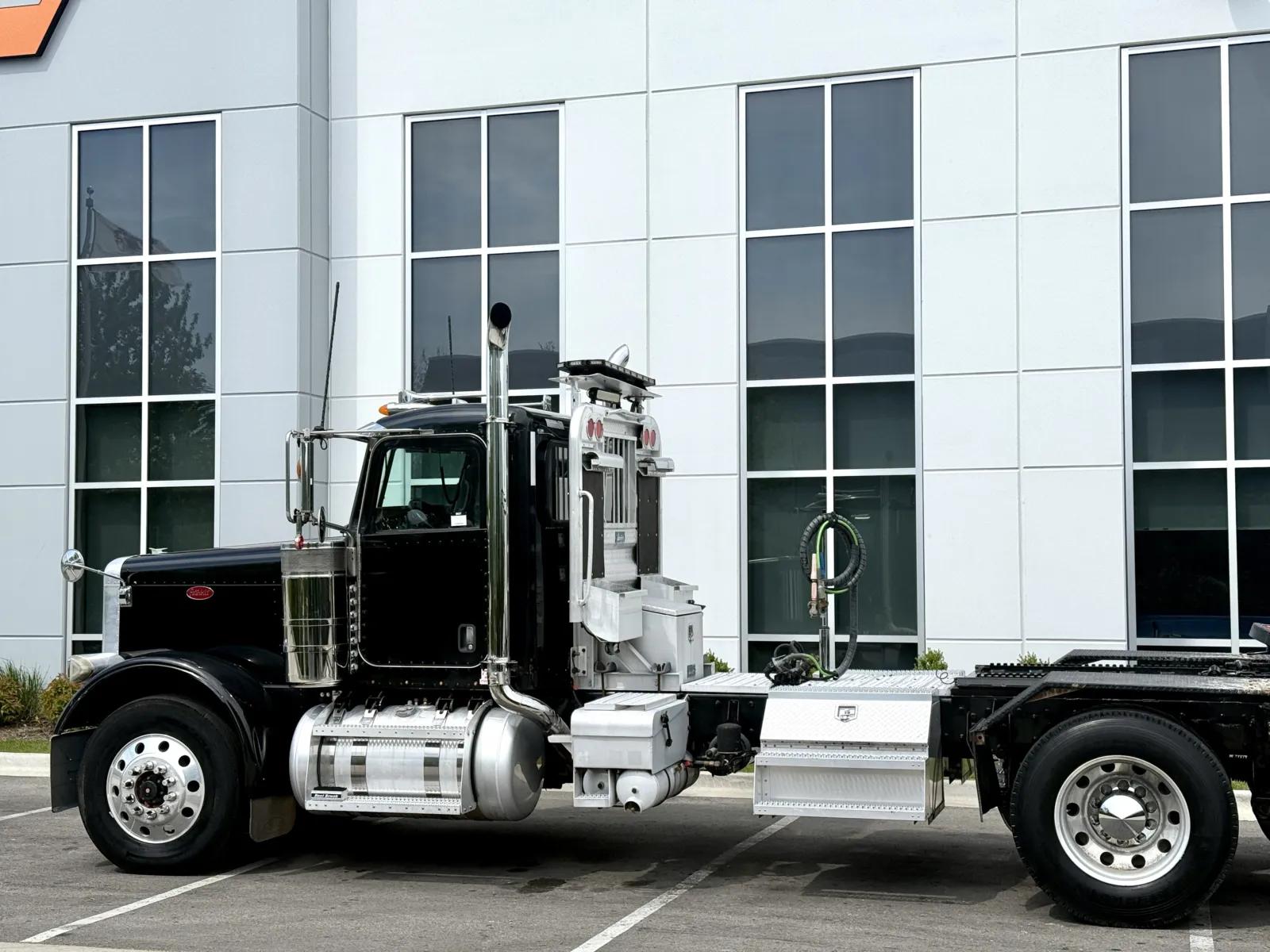2006 Peterbilt 379 in New Lenox, IL — photo 8