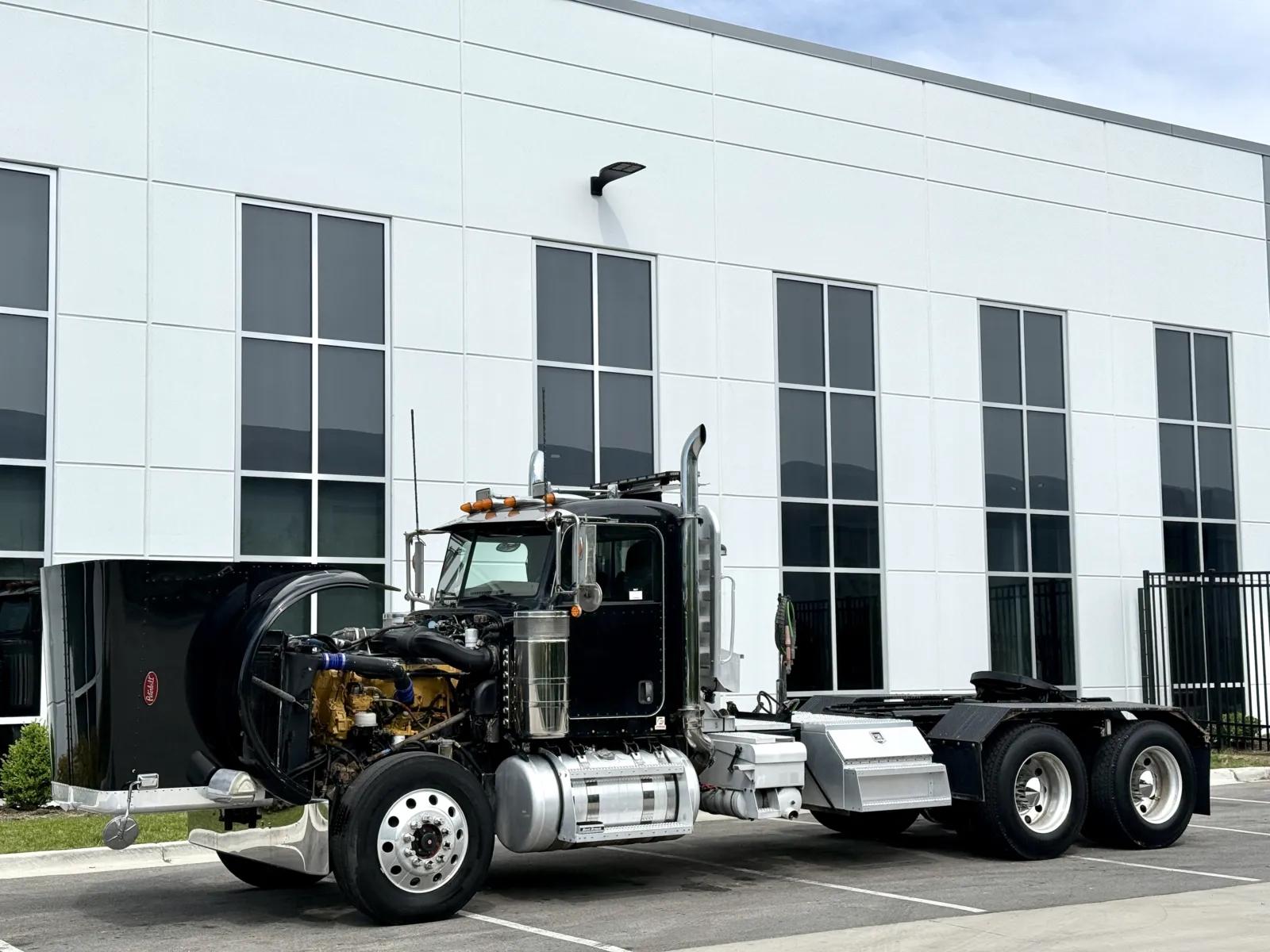 2006 Peterbilt 379 in New Lenox, IL — photo 10