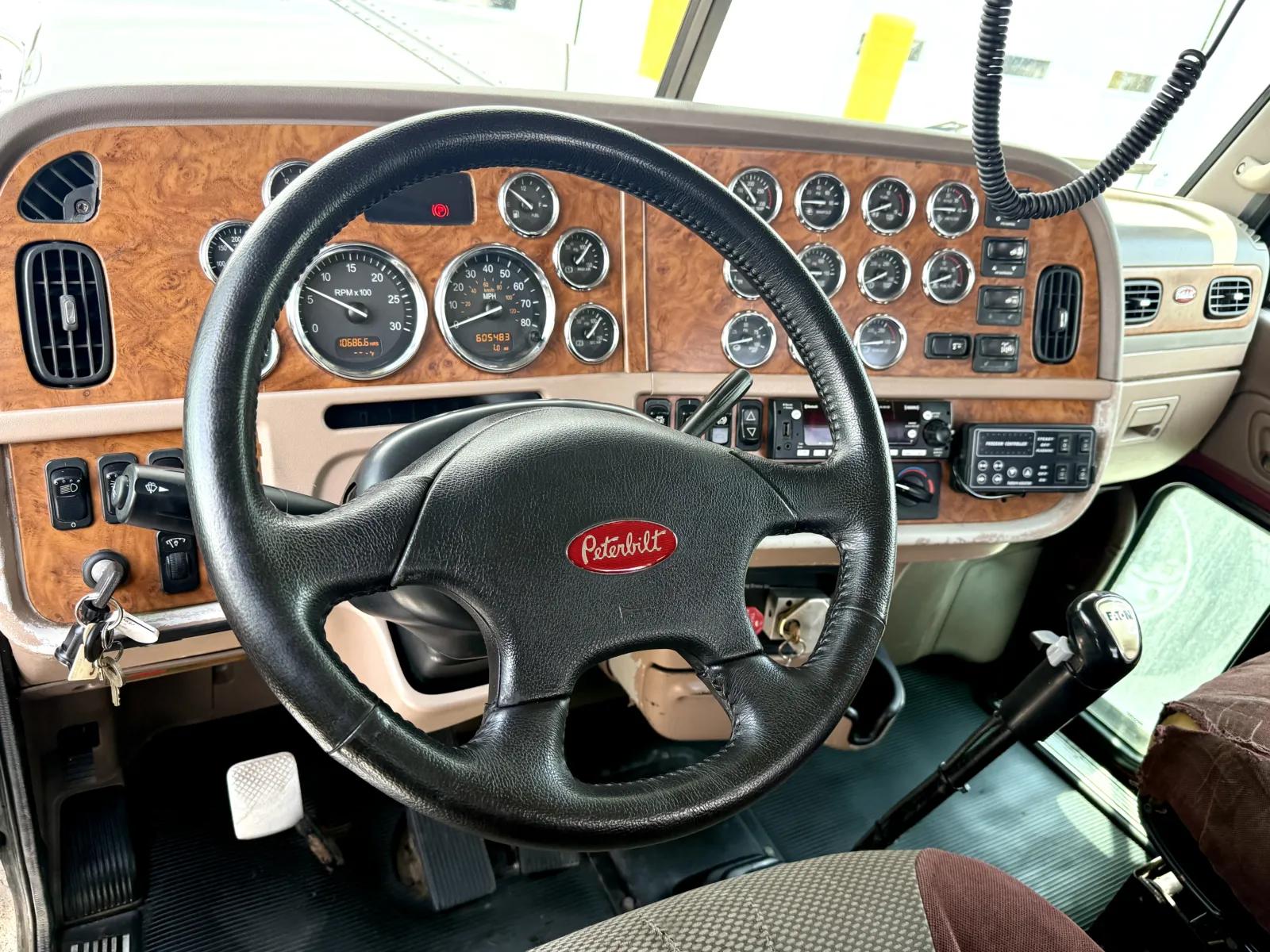 2006 Peterbilt 379 in New Lenox, IL — photo 15