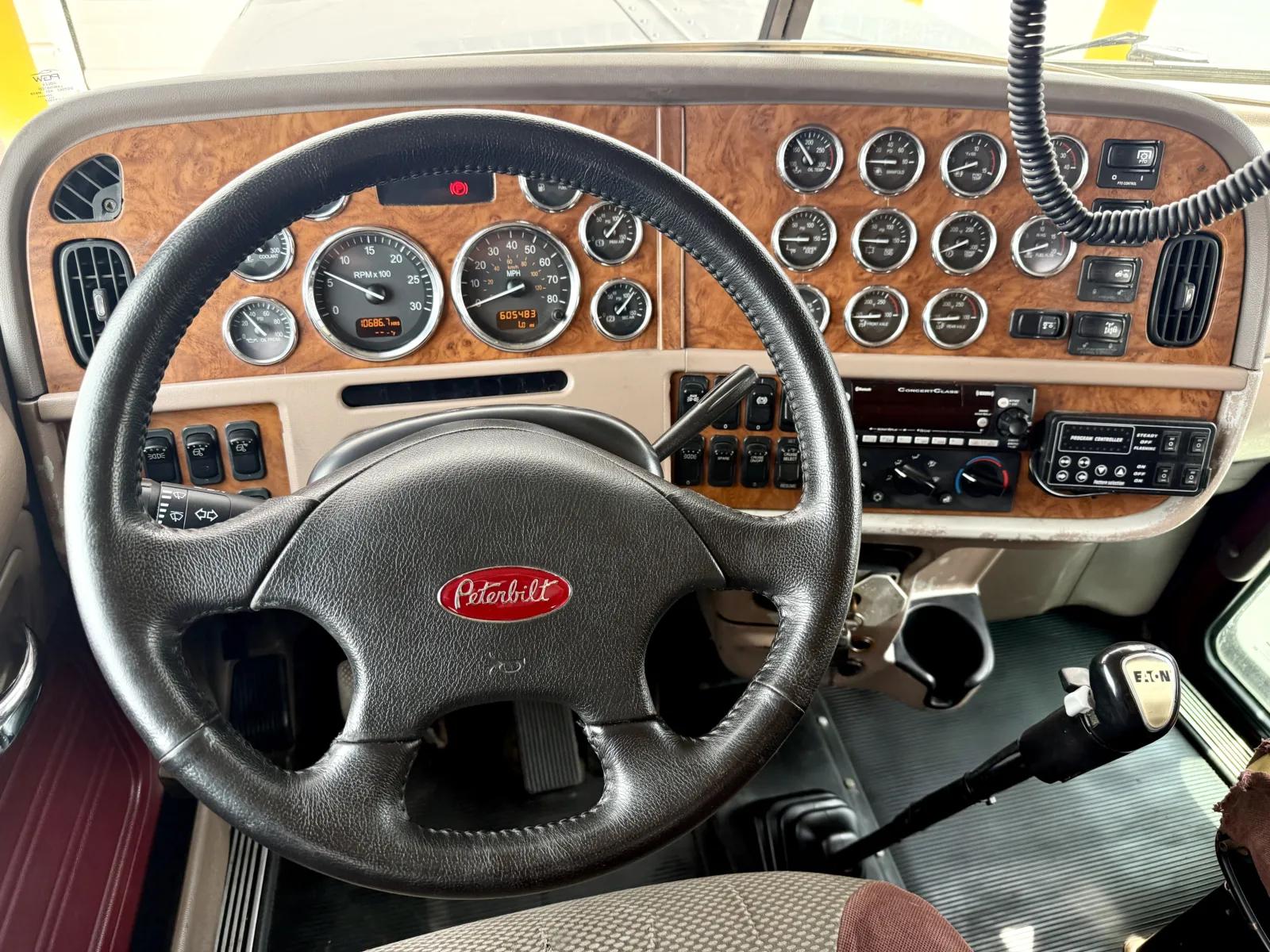 2006 Peterbilt 379 in New Lenox, IL — photo 16