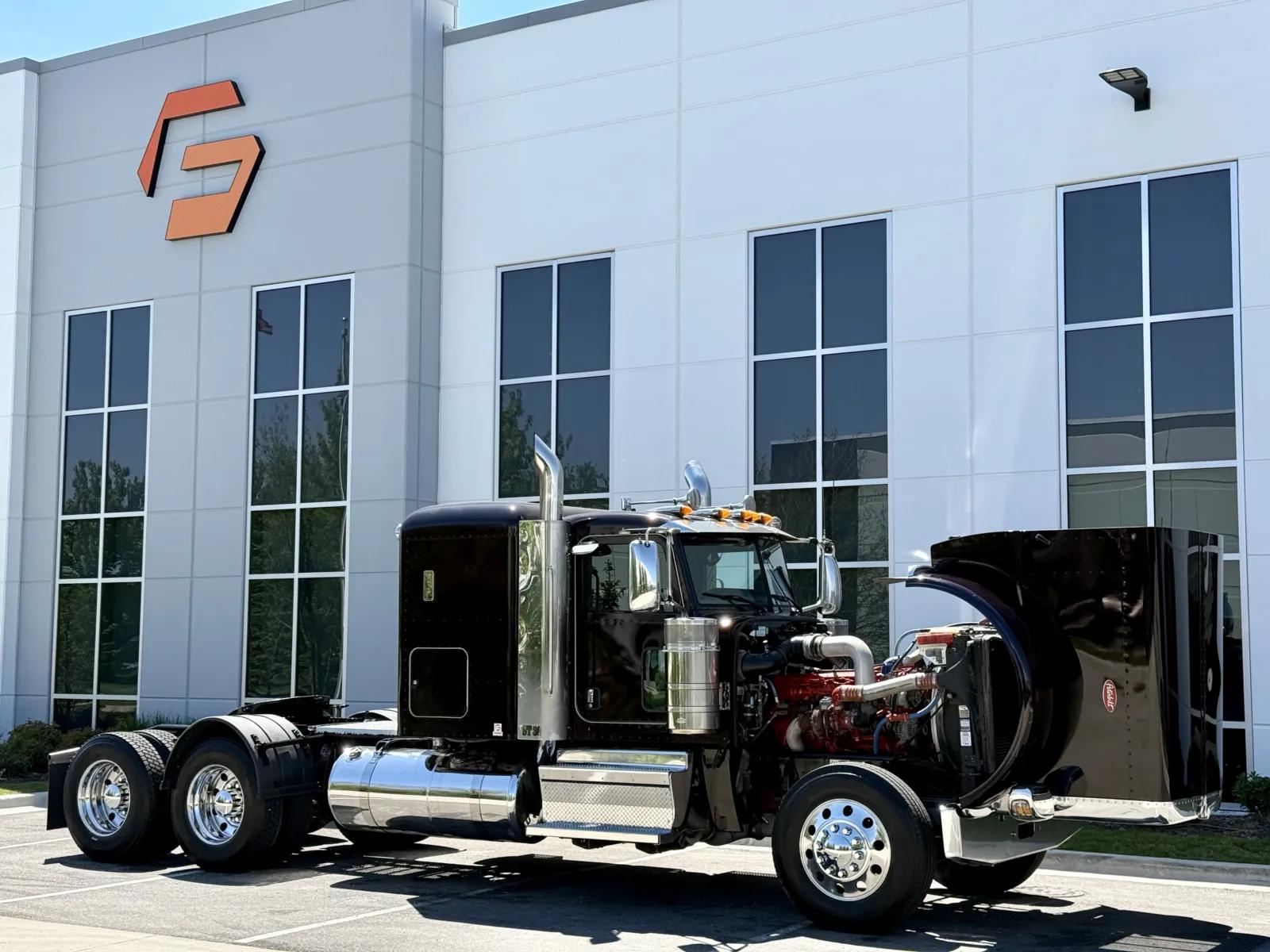 2023 Peterbilt 389 in New Lenox, IL — photo 9