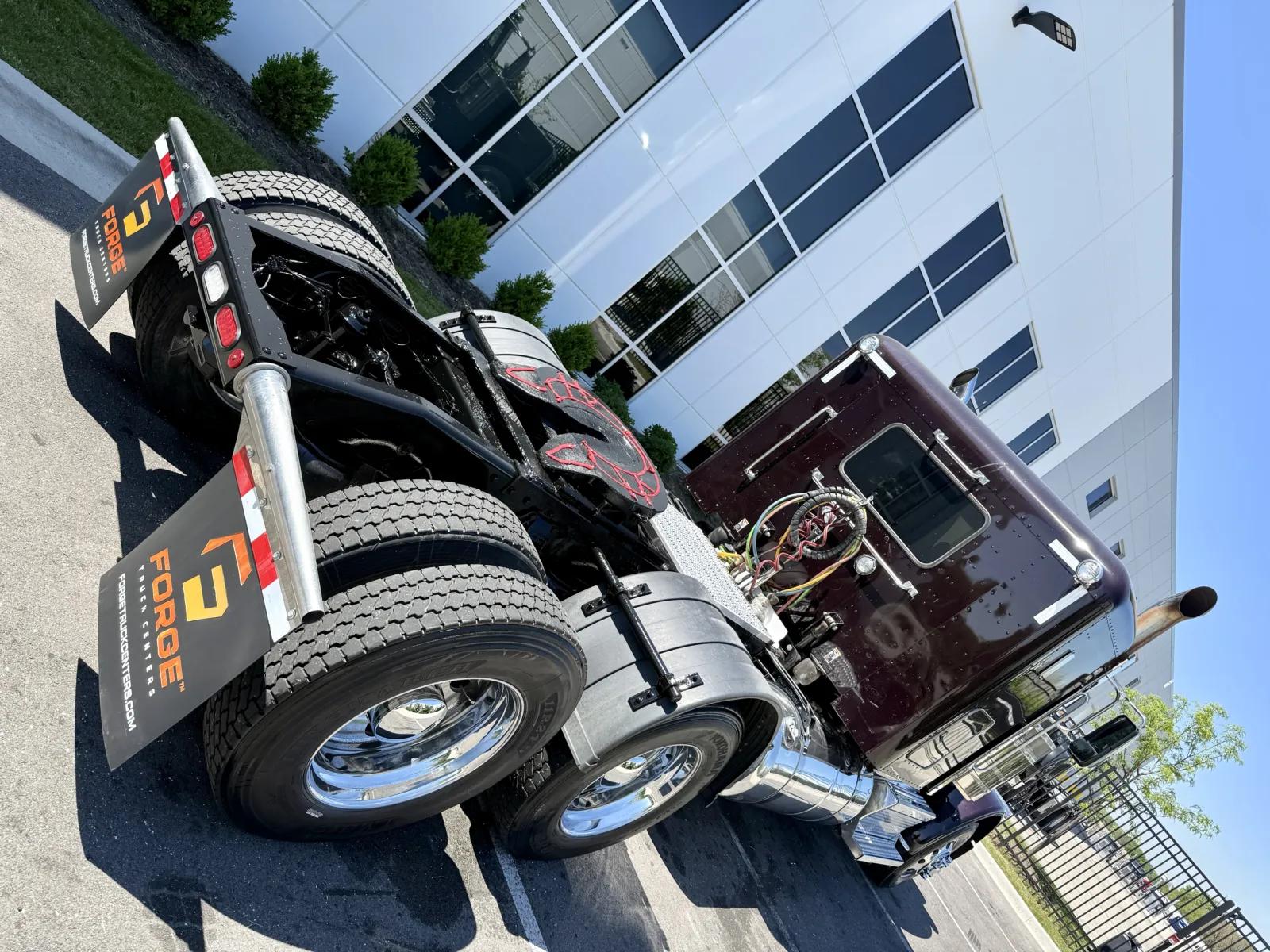 2023 Peterbilt 389 in New Lenox, IL — photo 11