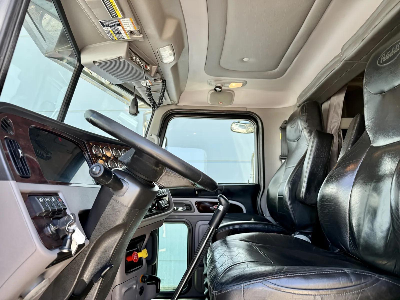 2023 Peterbilt 389 in New Lenox, IL — photo 14