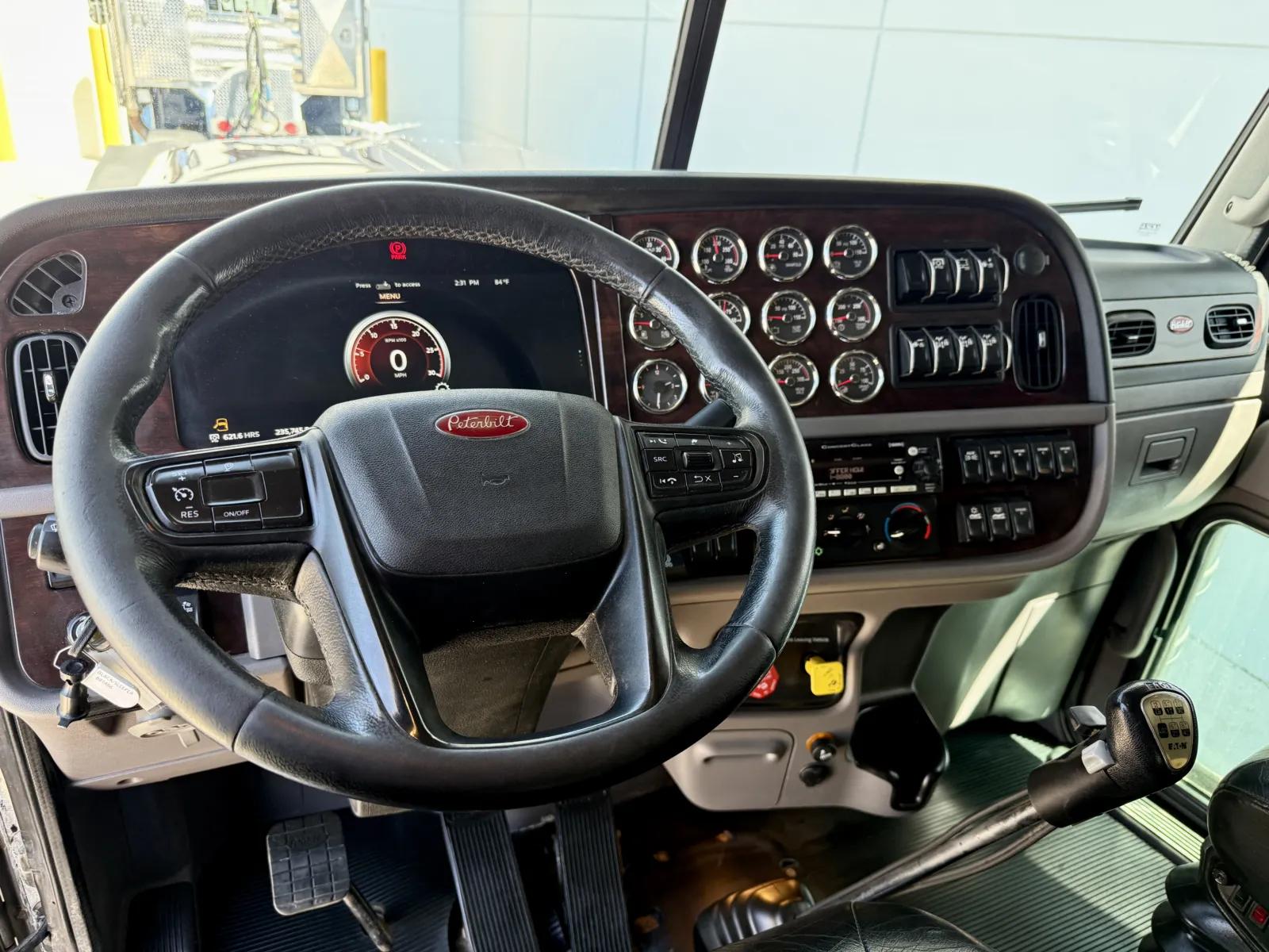 2023 Peterbilt 389 in New Lenox, IL — photo 15