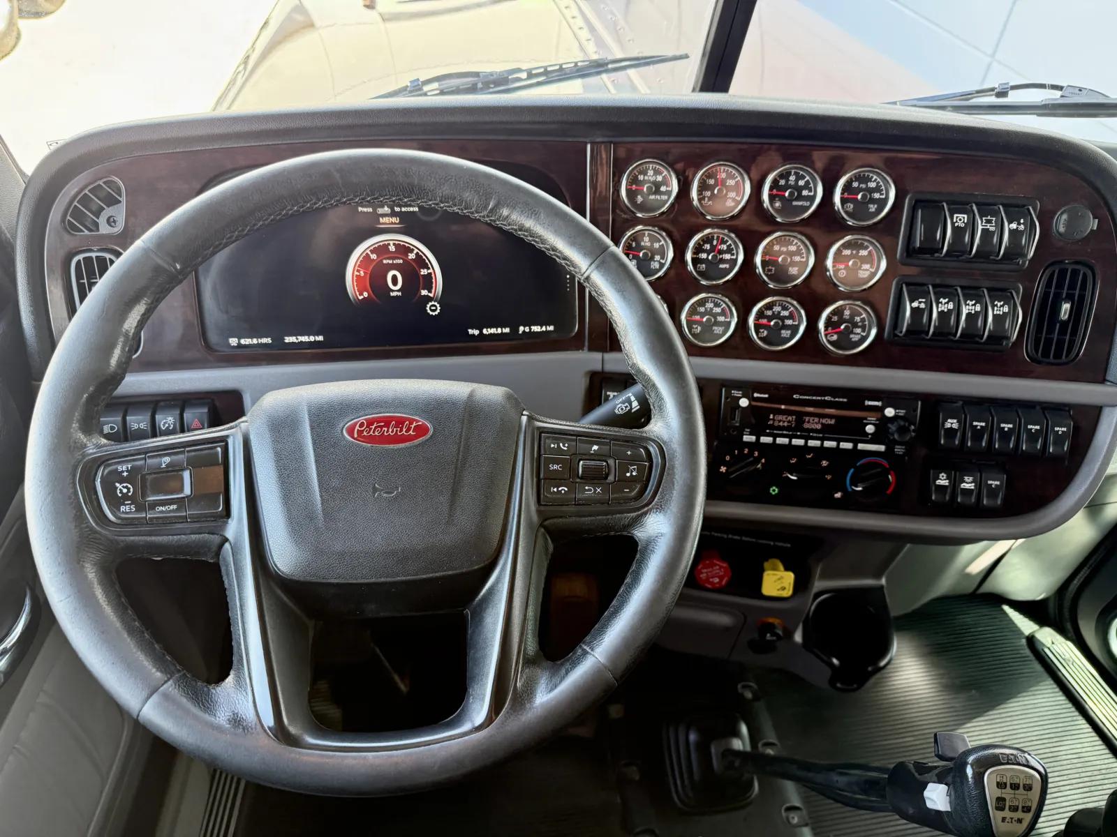 2023 Peterbilt 389 in New Lenox, IL — photo 16