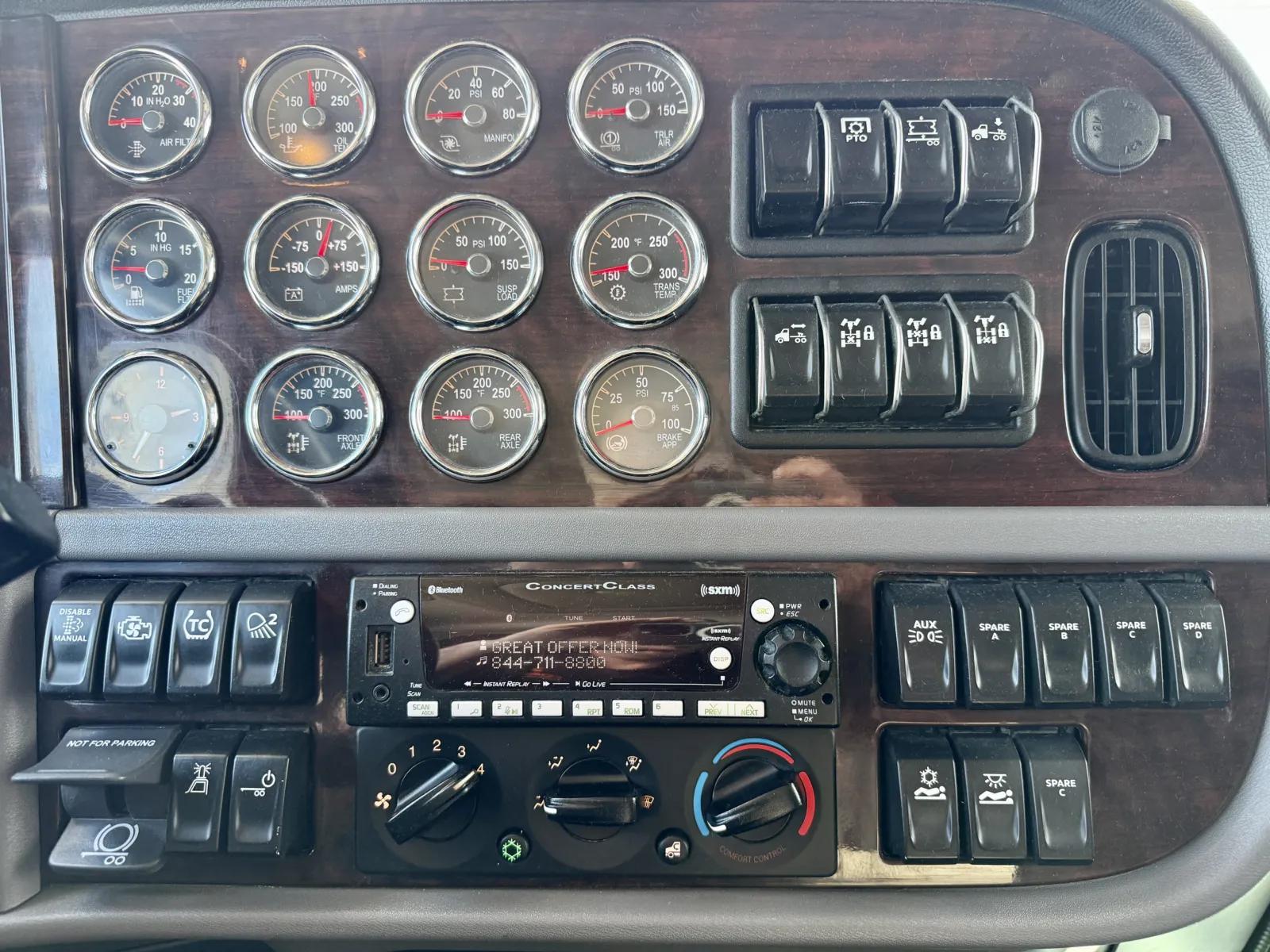 2023 Peterbilt 389 in New Lenox, IL — photo 18
