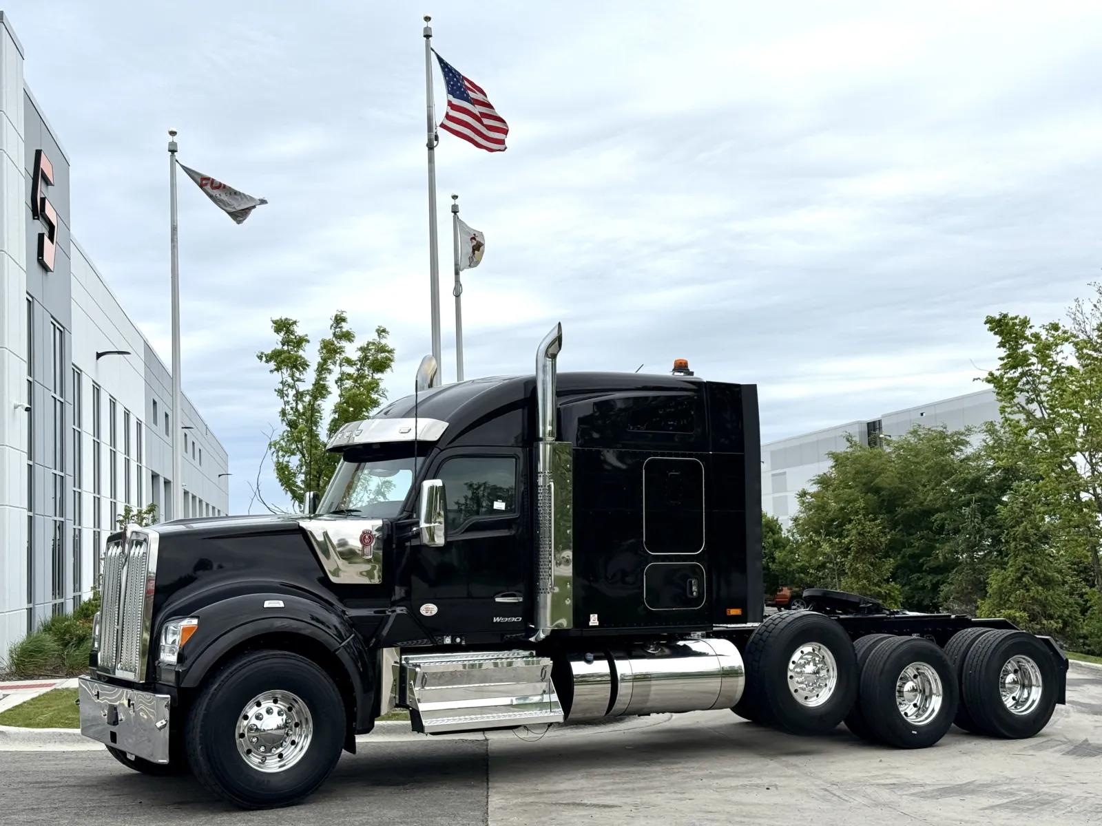 2025 Kenworth W990