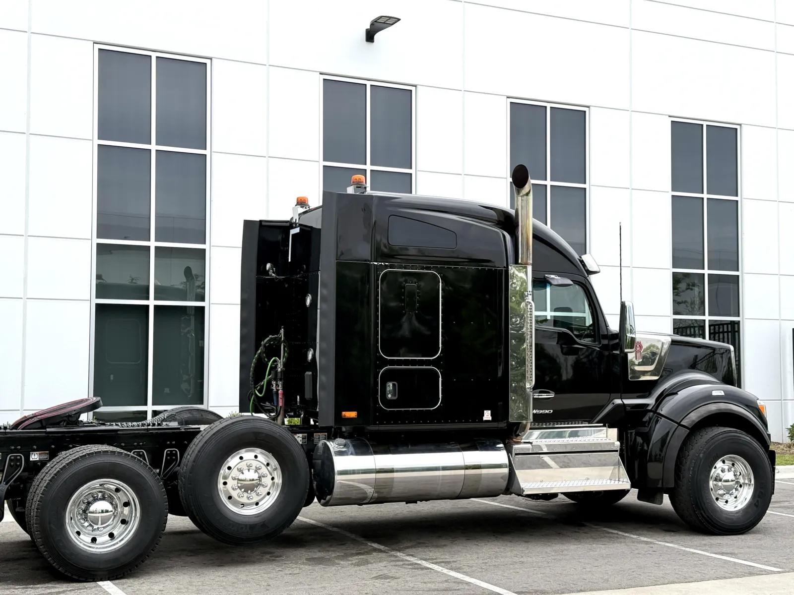 2025 Kenworth W990 in New Lenox, IL — photo 7