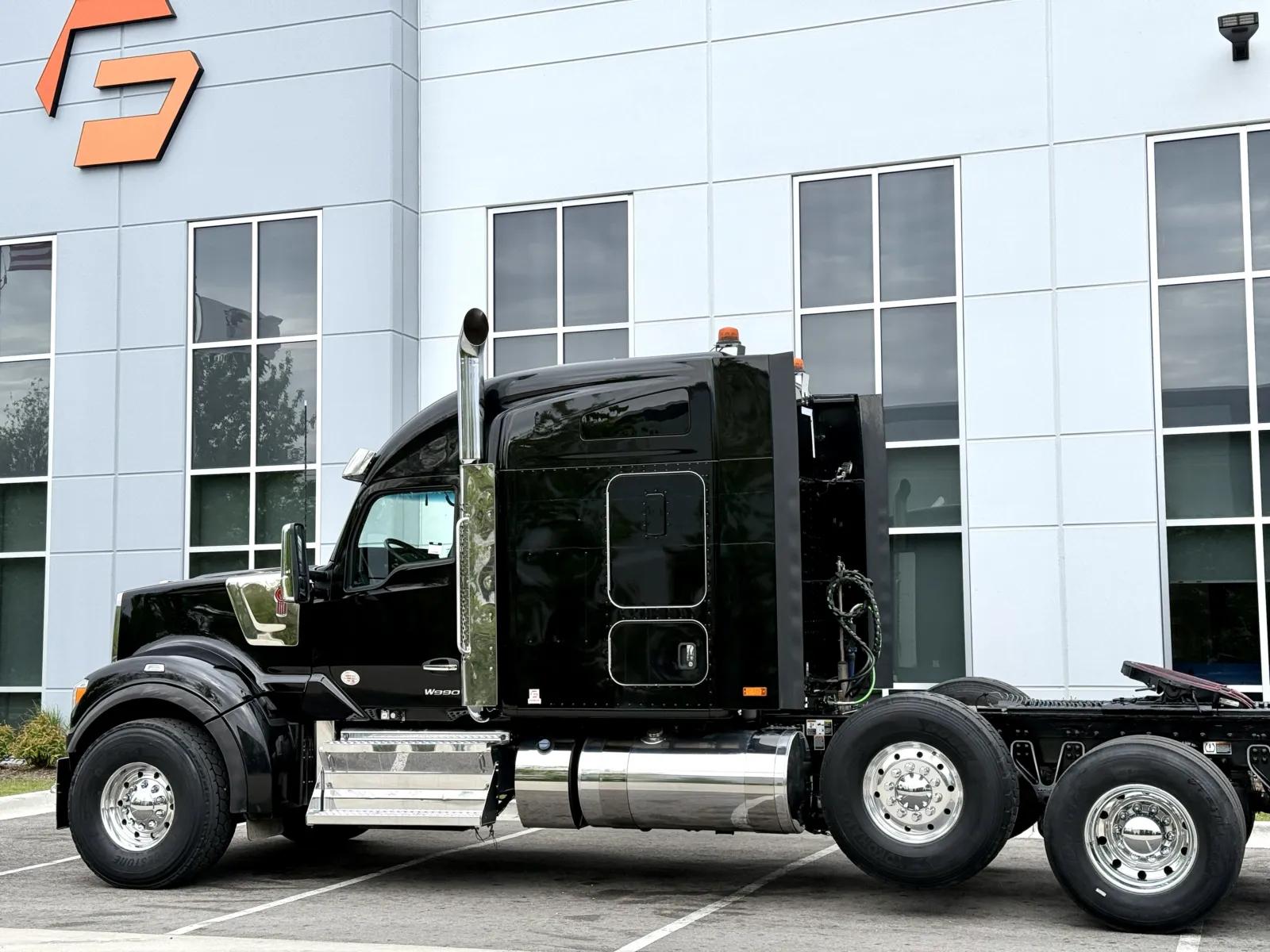 2025 Kenworth W990 in New Lenox, IL — photo 8