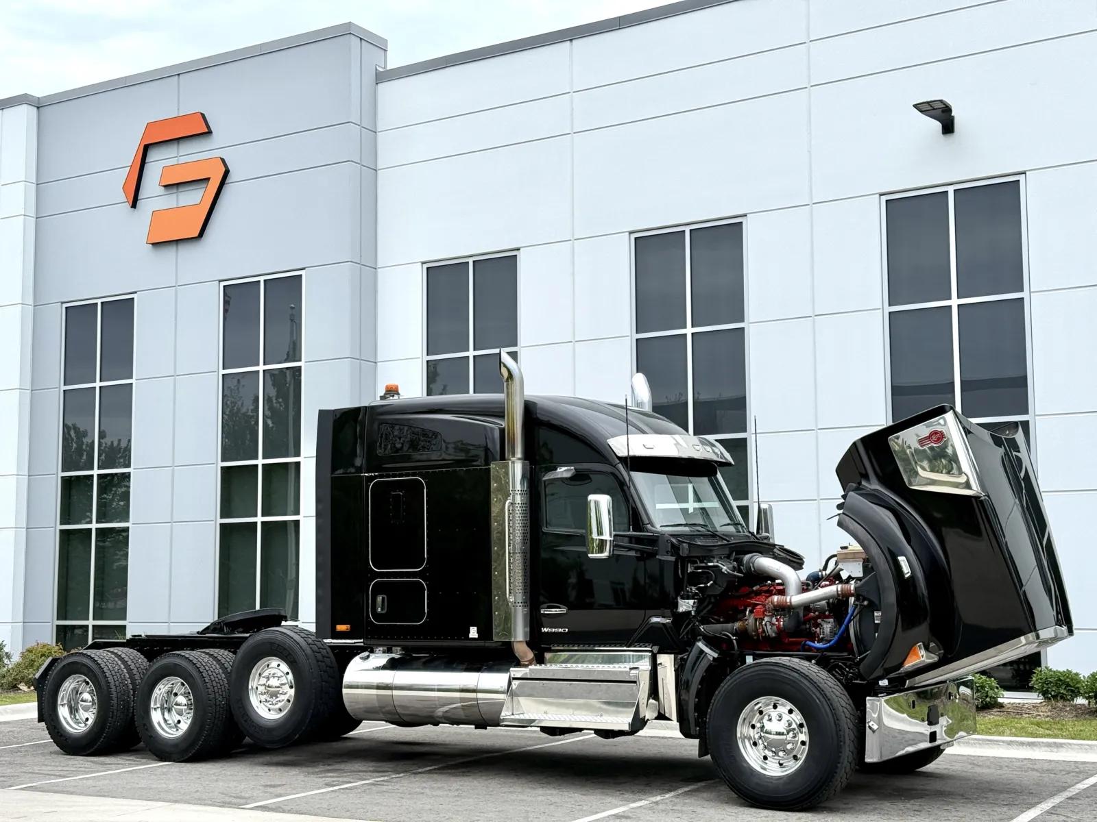 2025 Kenworth W990 in New Lenox, IL — photo 9