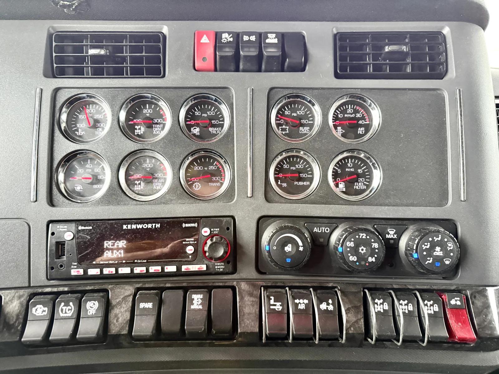 2025 Kenworth W990 in New Lenox, IL — photo 18