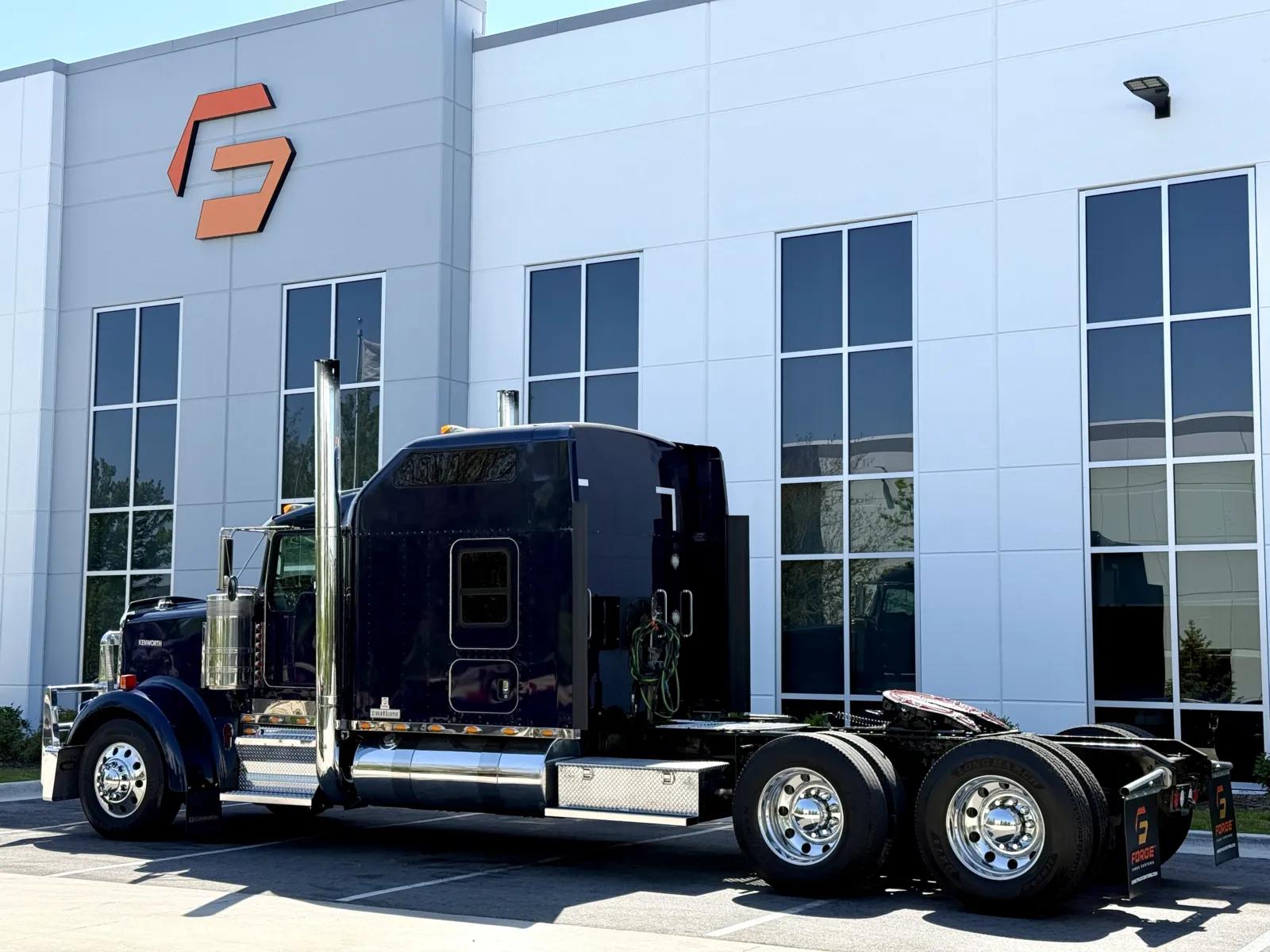 2018 Kenworth W900 in New Lenox, IL — photo 6