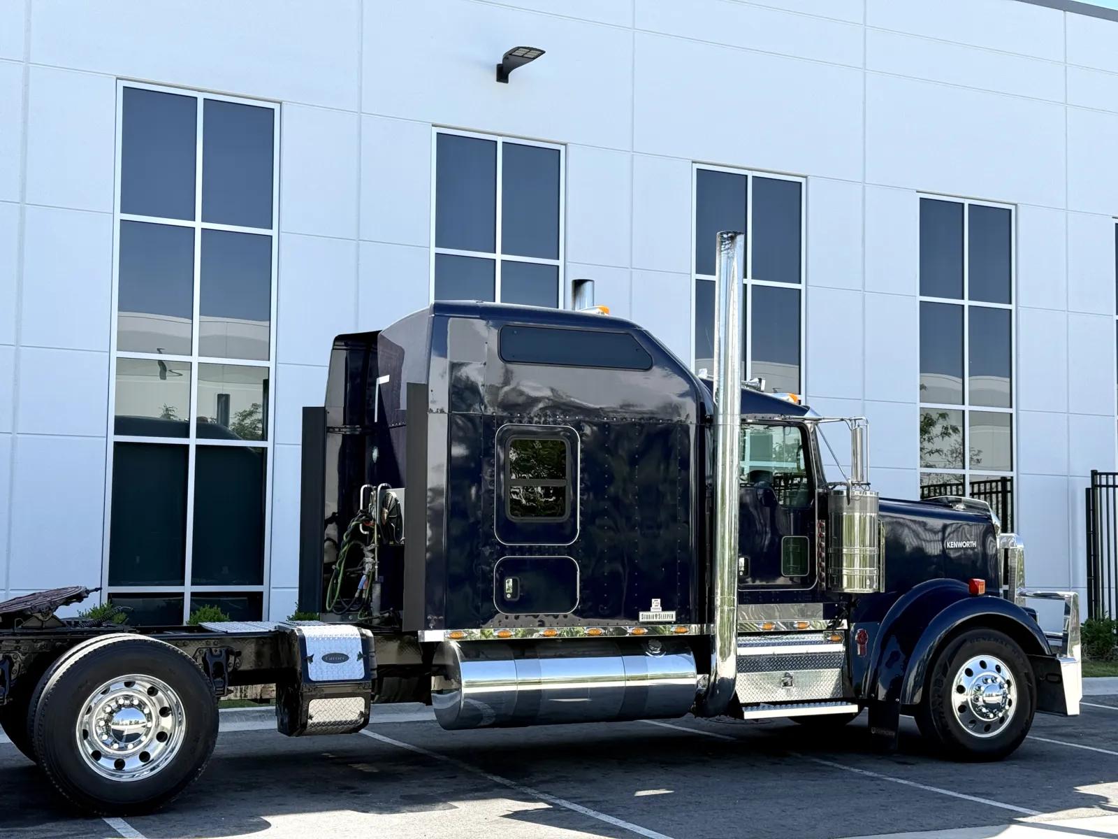 2018 Kenworth W900 in New Lenox, IL — photo 7