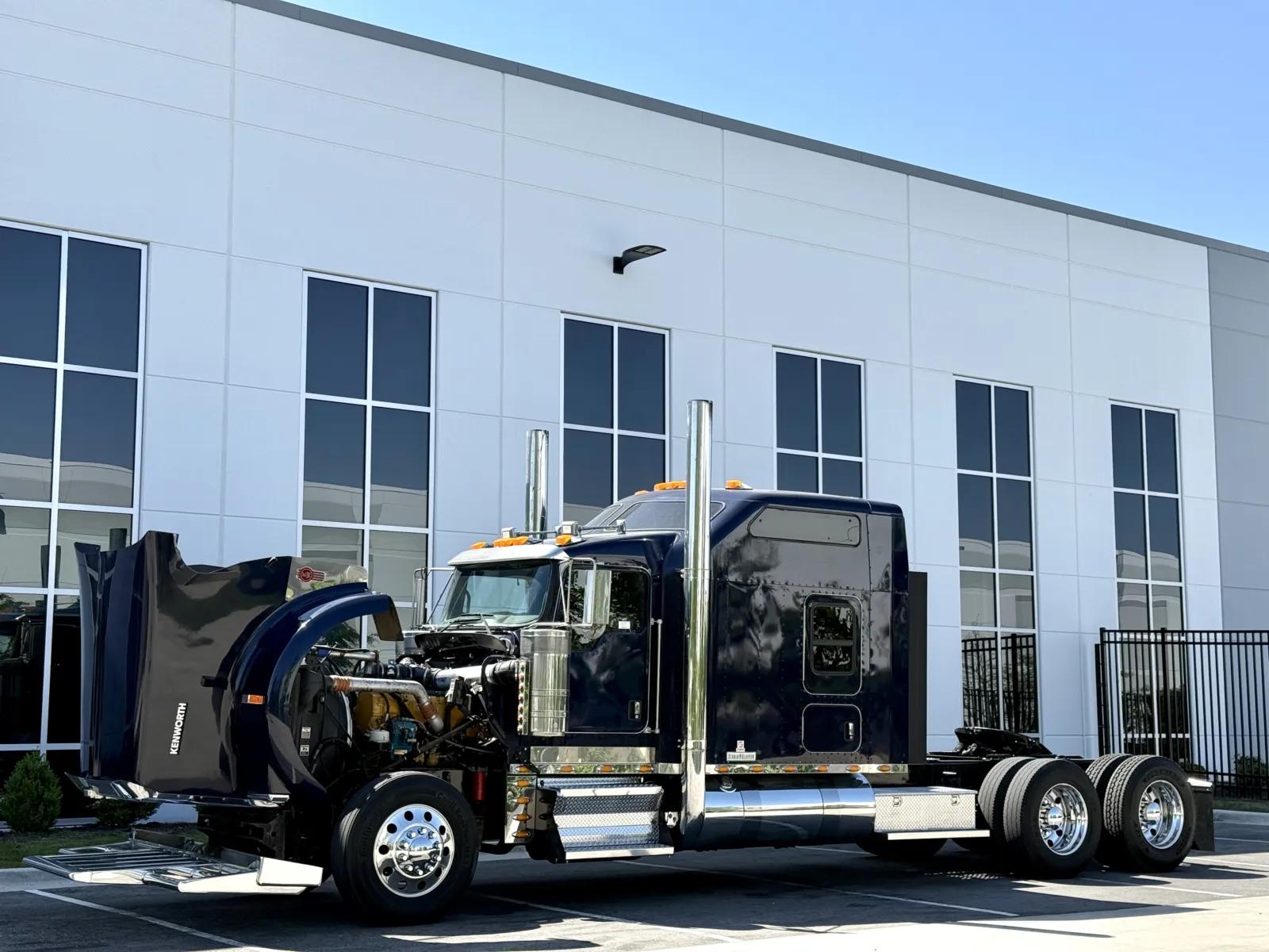 2018 Kenworth W900 in New Lenox, IL — photo 10