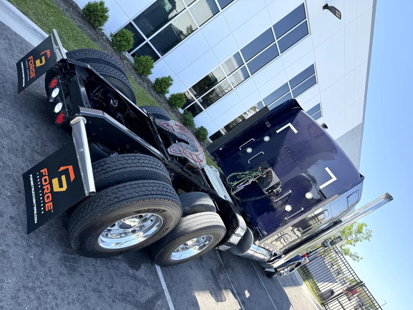 2018 Kenworth W900 in New Lenox, IL — photo 11