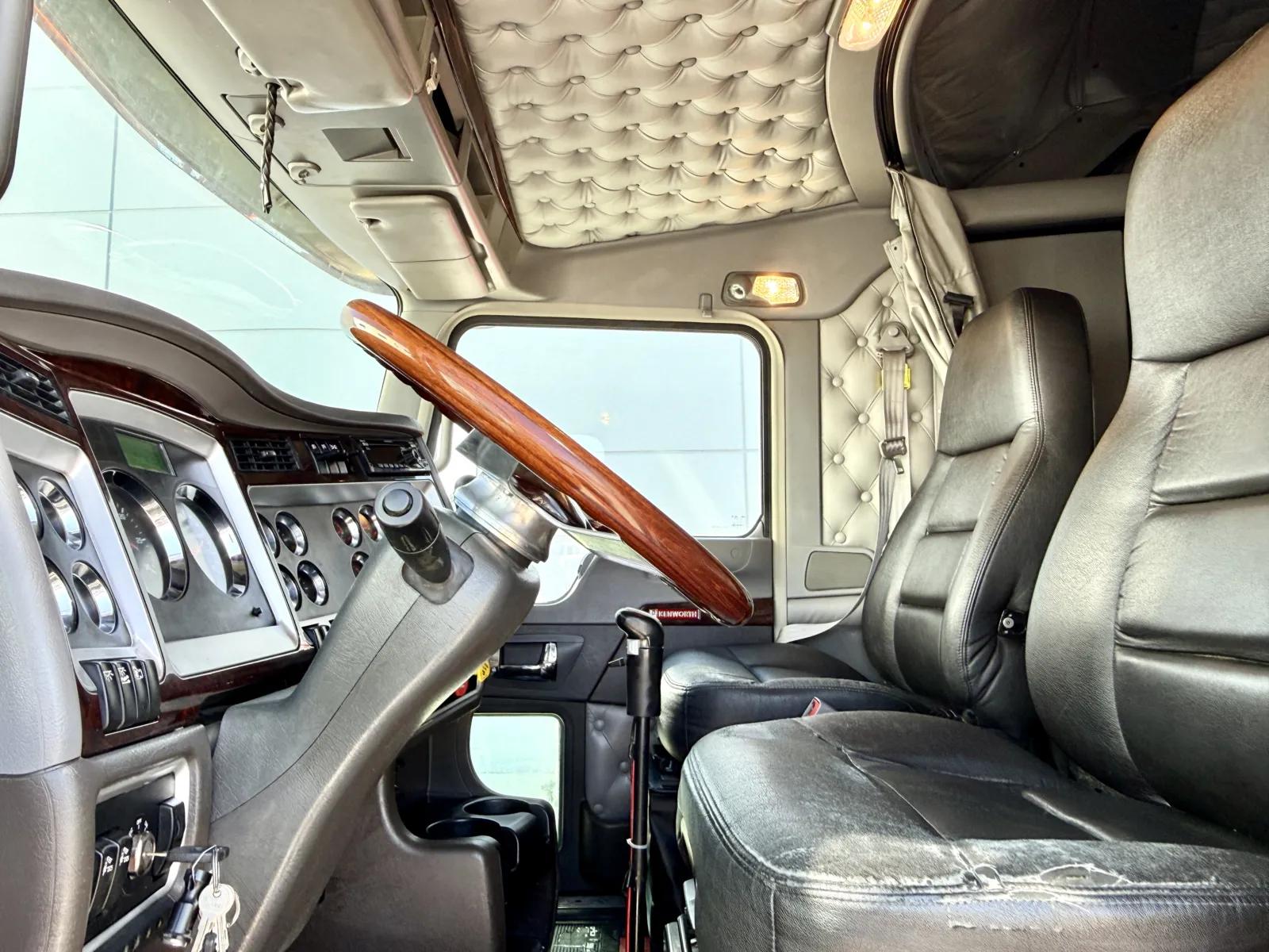 2018 Kenworth W900 in New Lenox, IL — photo 14