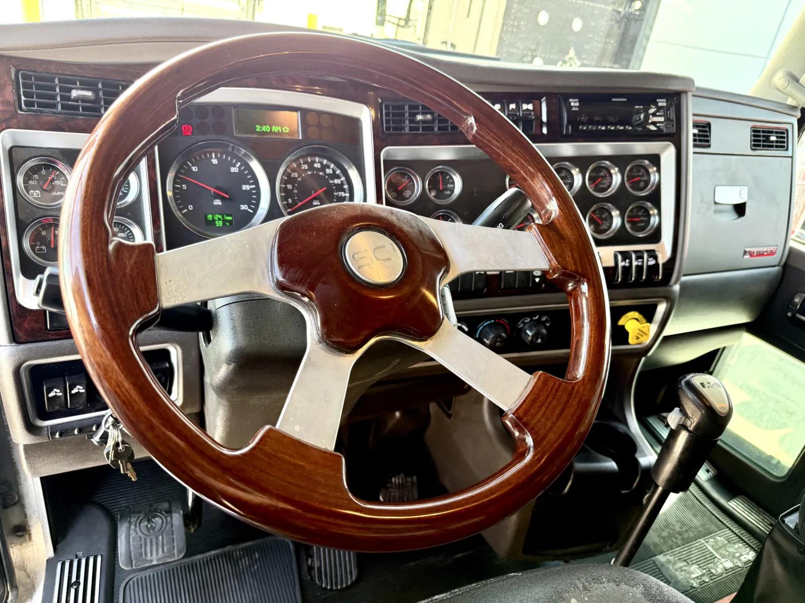 2018 Kenworth W900 in New Lenox, IL — photo 15