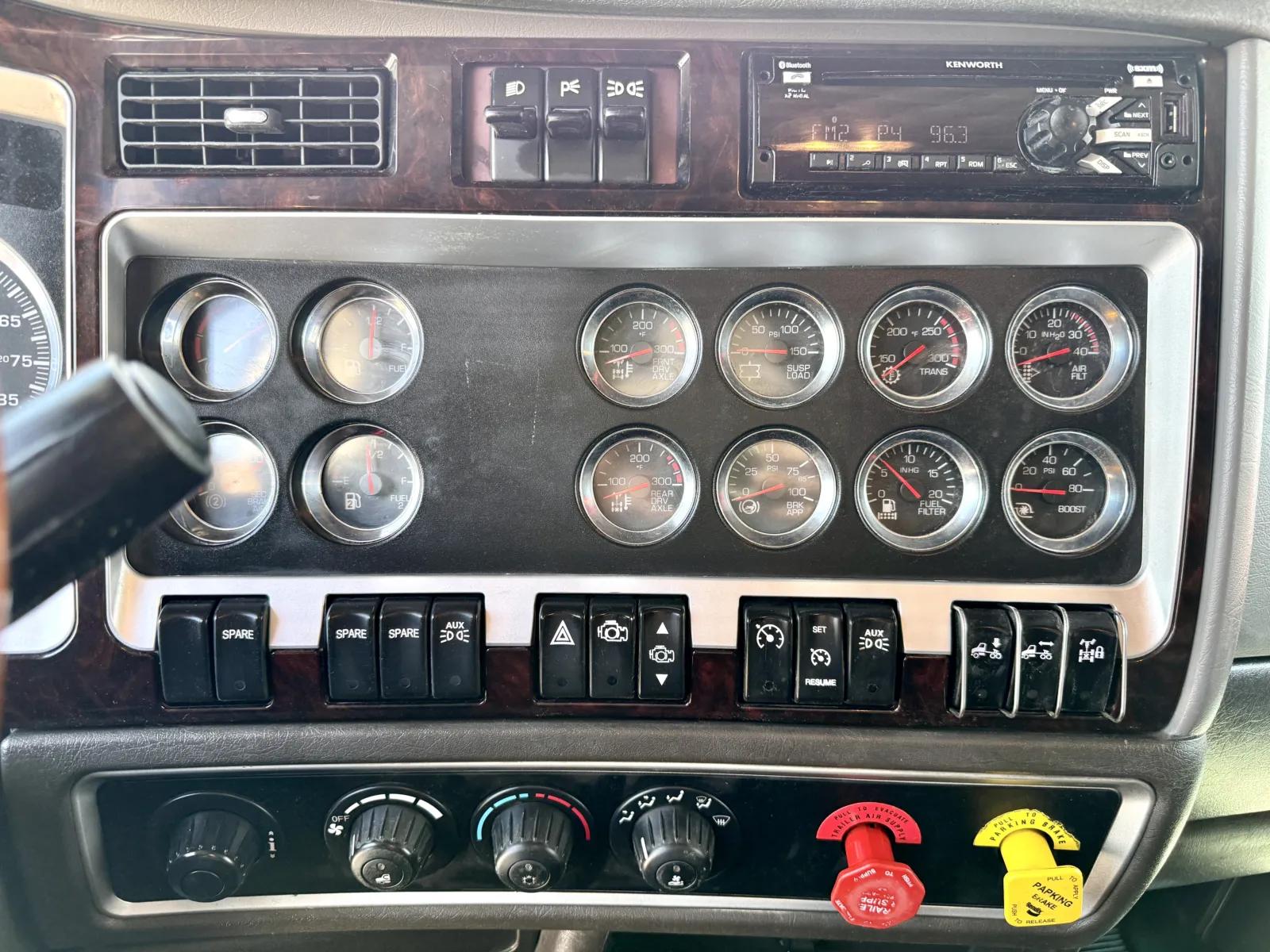 2018 Kenworth W900 in New Lenox, IL — photo 18