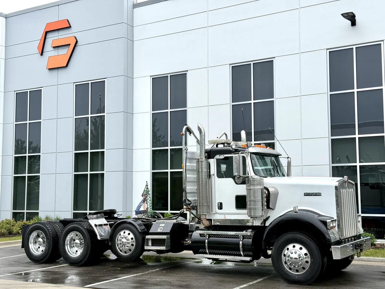 2007 Kenworth W900 in New Lenox, IL — photo 2