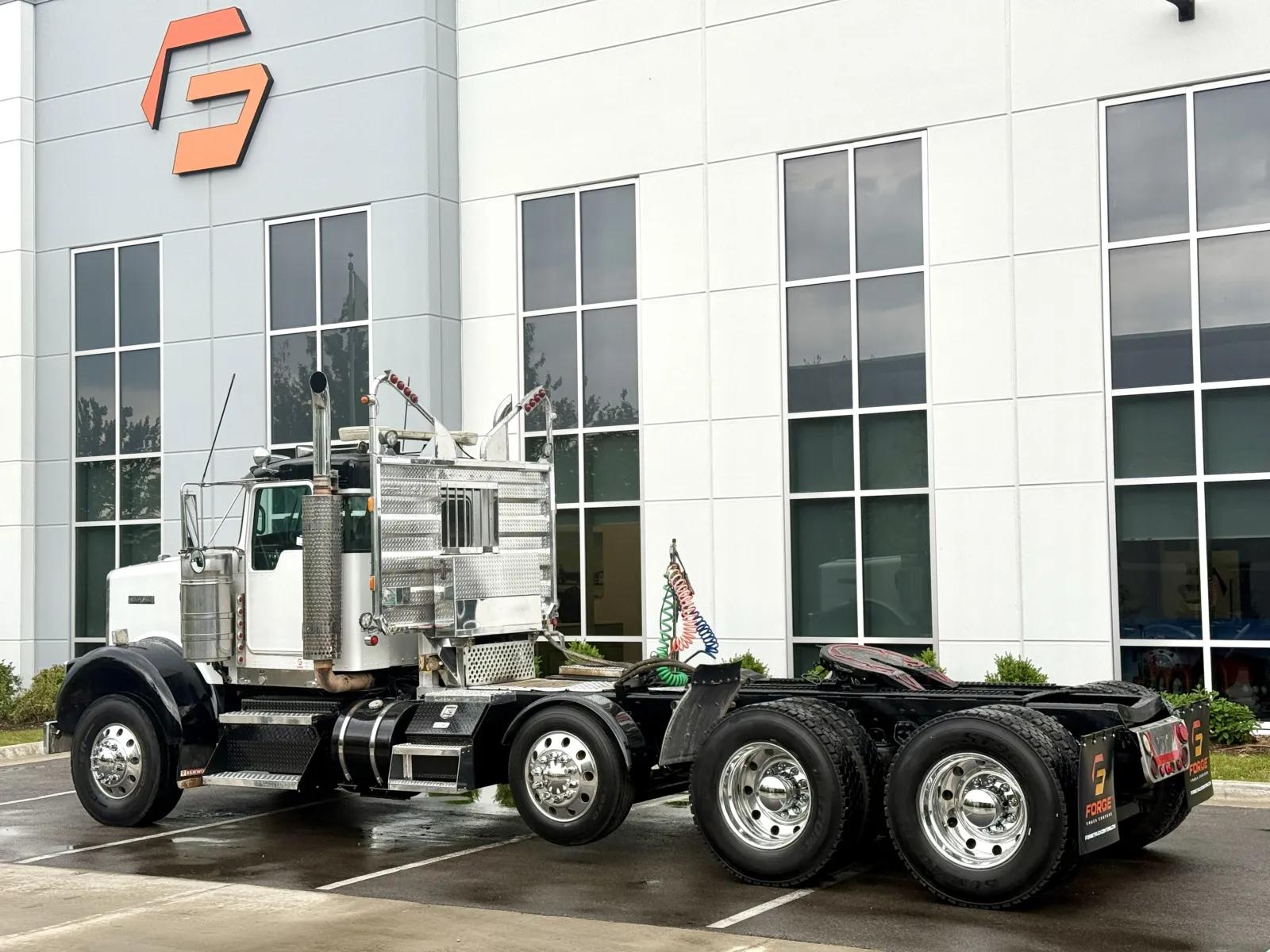 2007 Kenworth W900 in New Lenox, IL — photo 6
