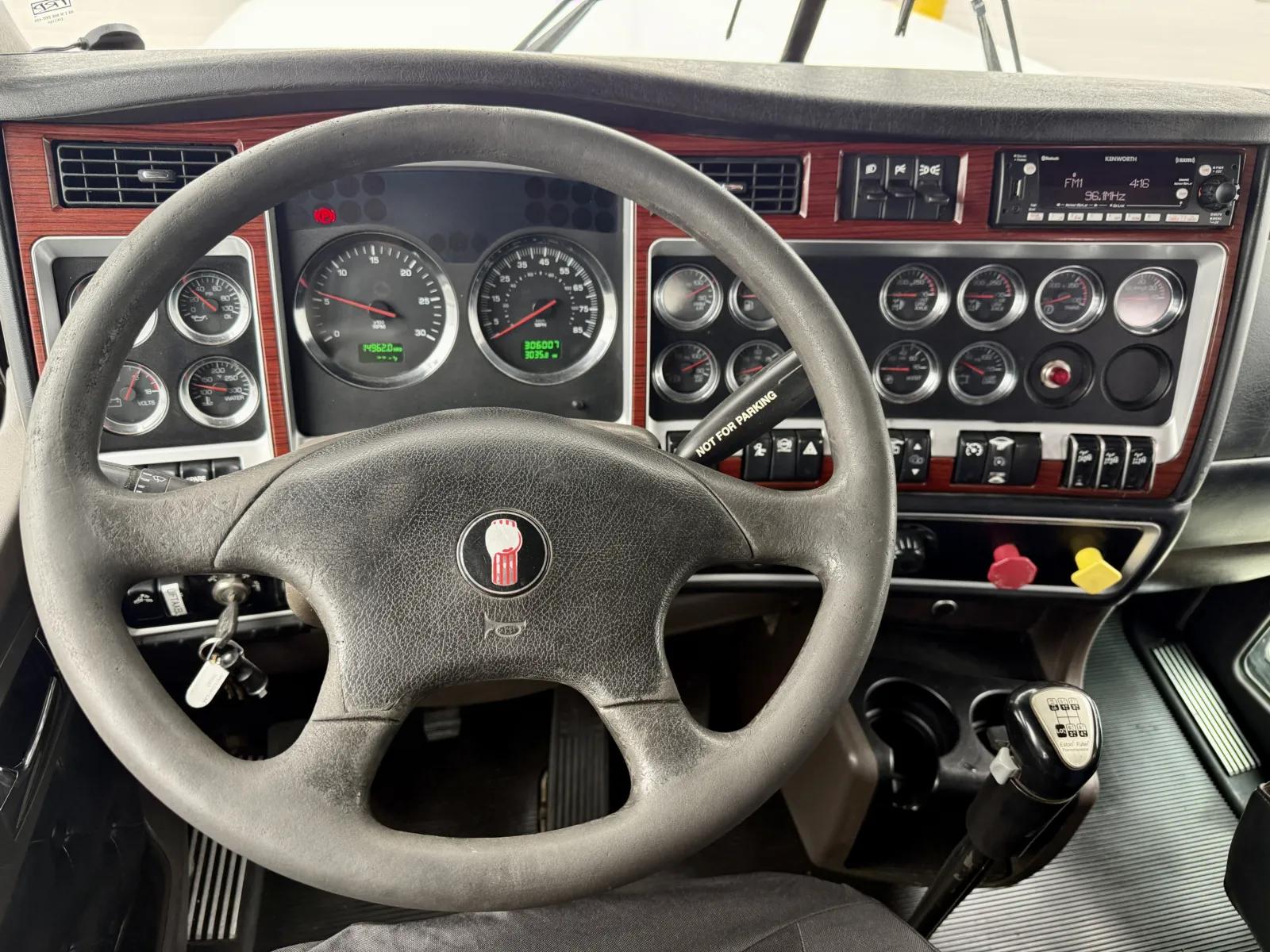 2007 Kenworth W900 in New Lenox, IL — photo 16