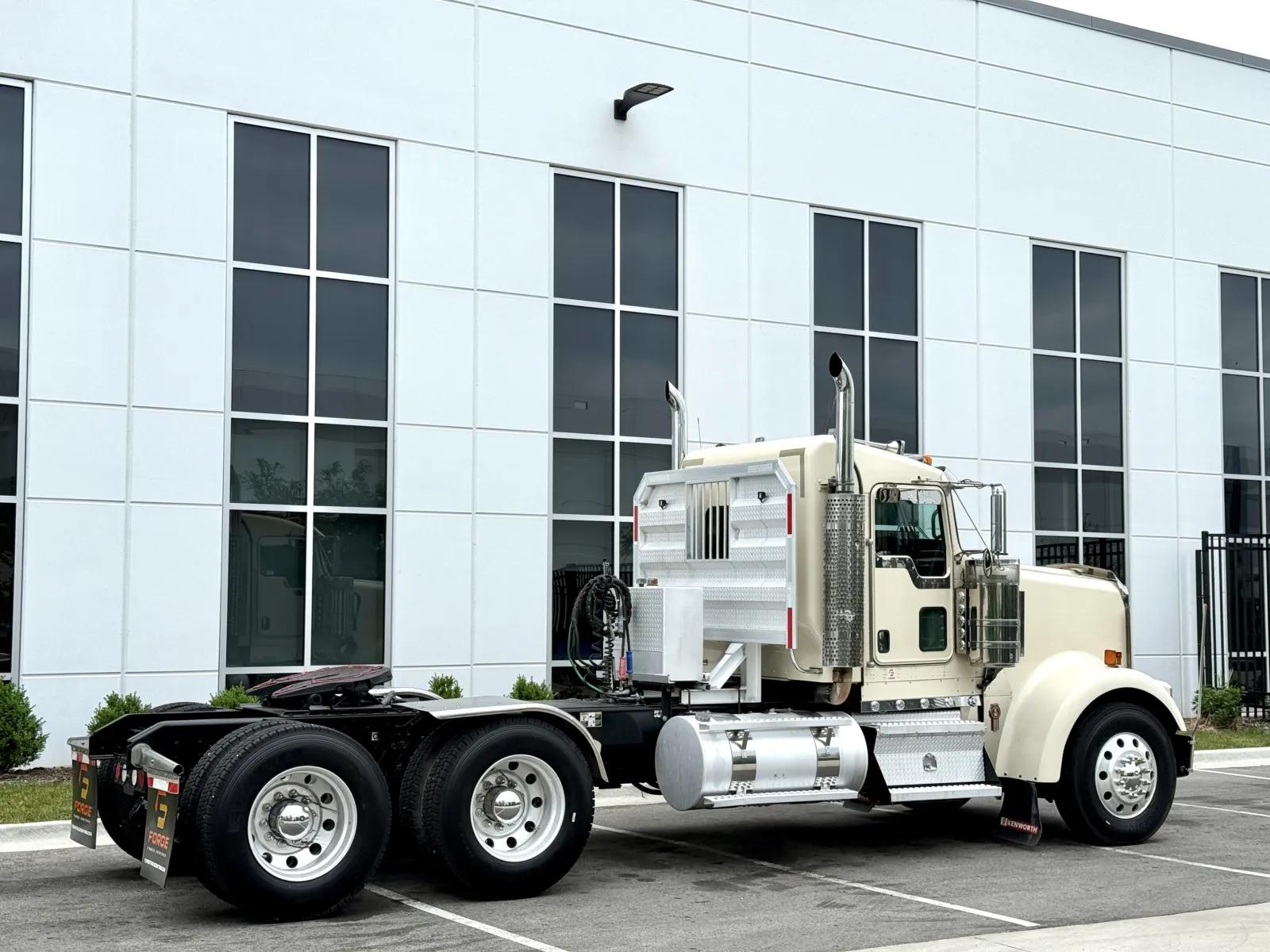 2018 Kenworth W900 in New Lenox, IL — photo 5